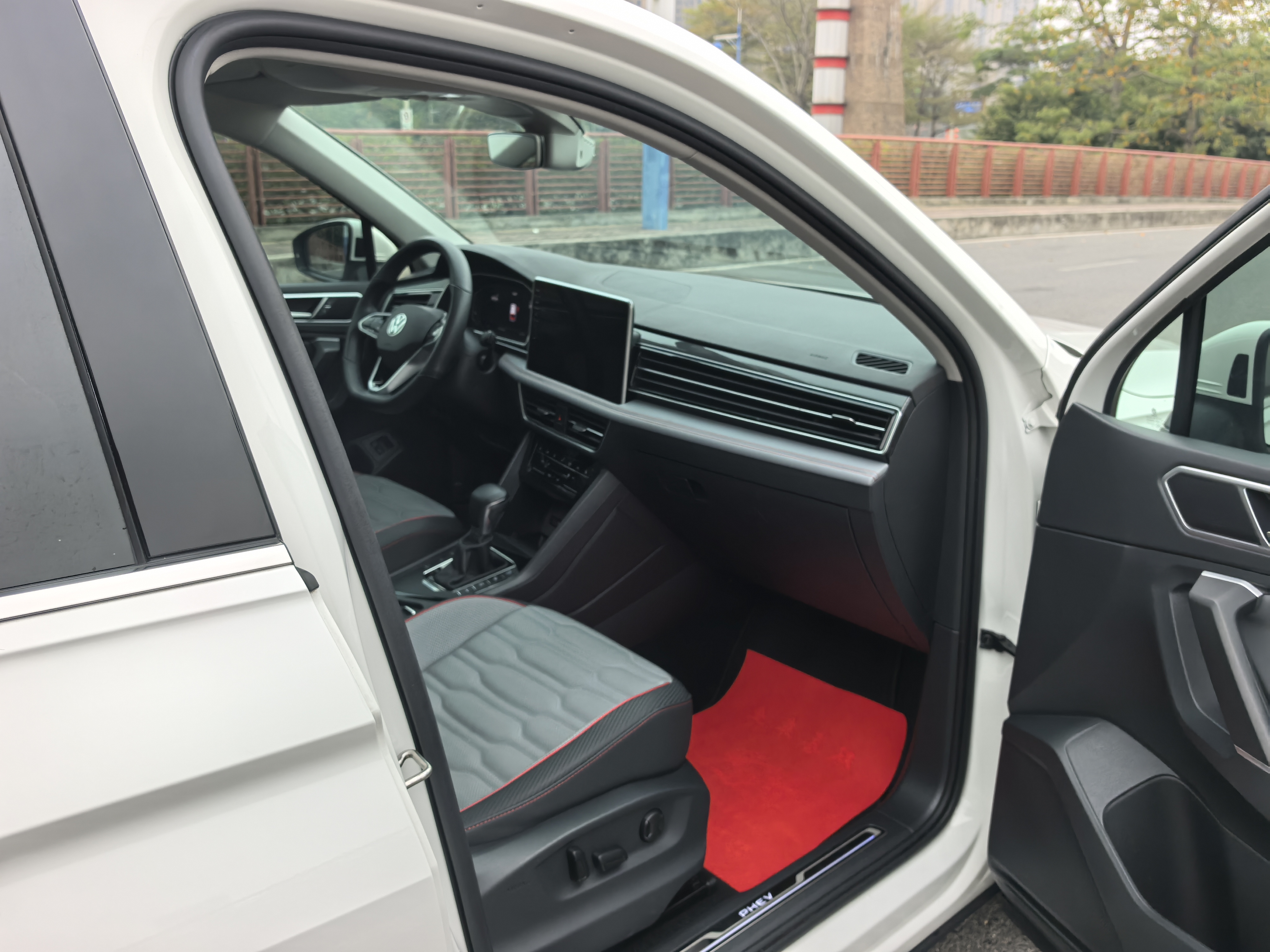 Volkswagen Tiguan L New Energy 2022 صورة سيارة #22