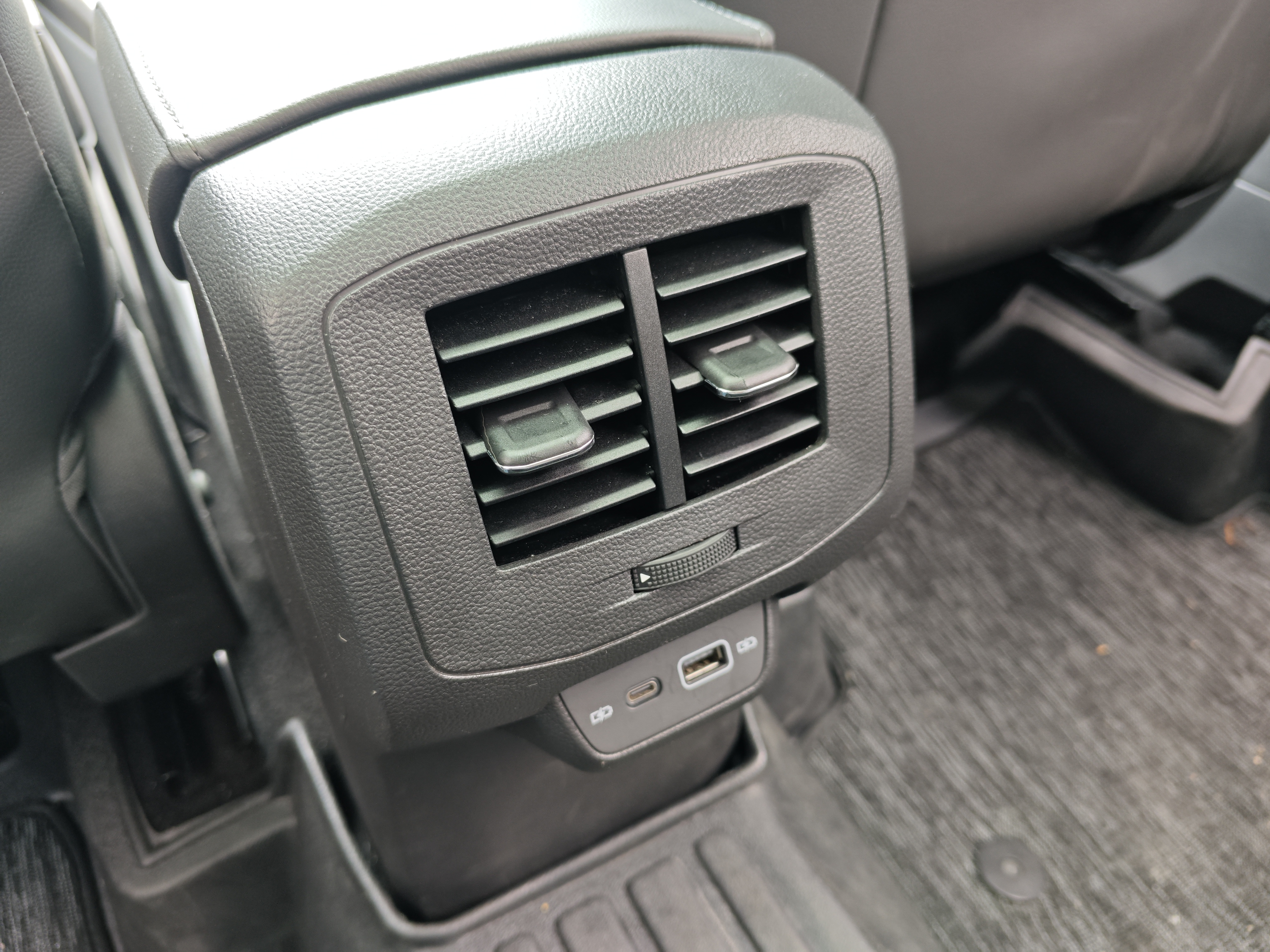 Volkswagen T-Cross 2023 #22 Volkswagen T-Cross 2023 car image #22