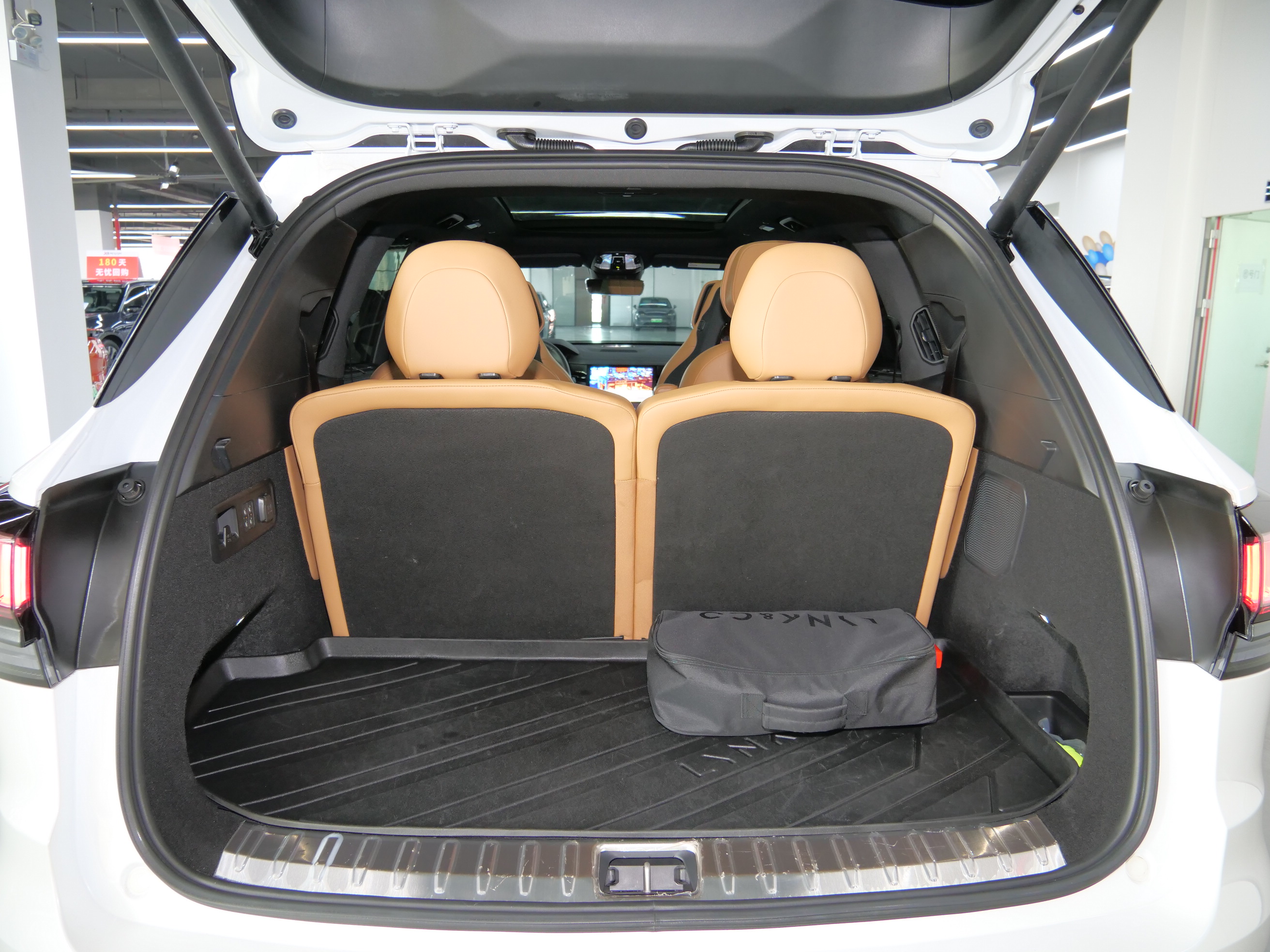 Lynk & Co 09 EM-P 2022 car image #22