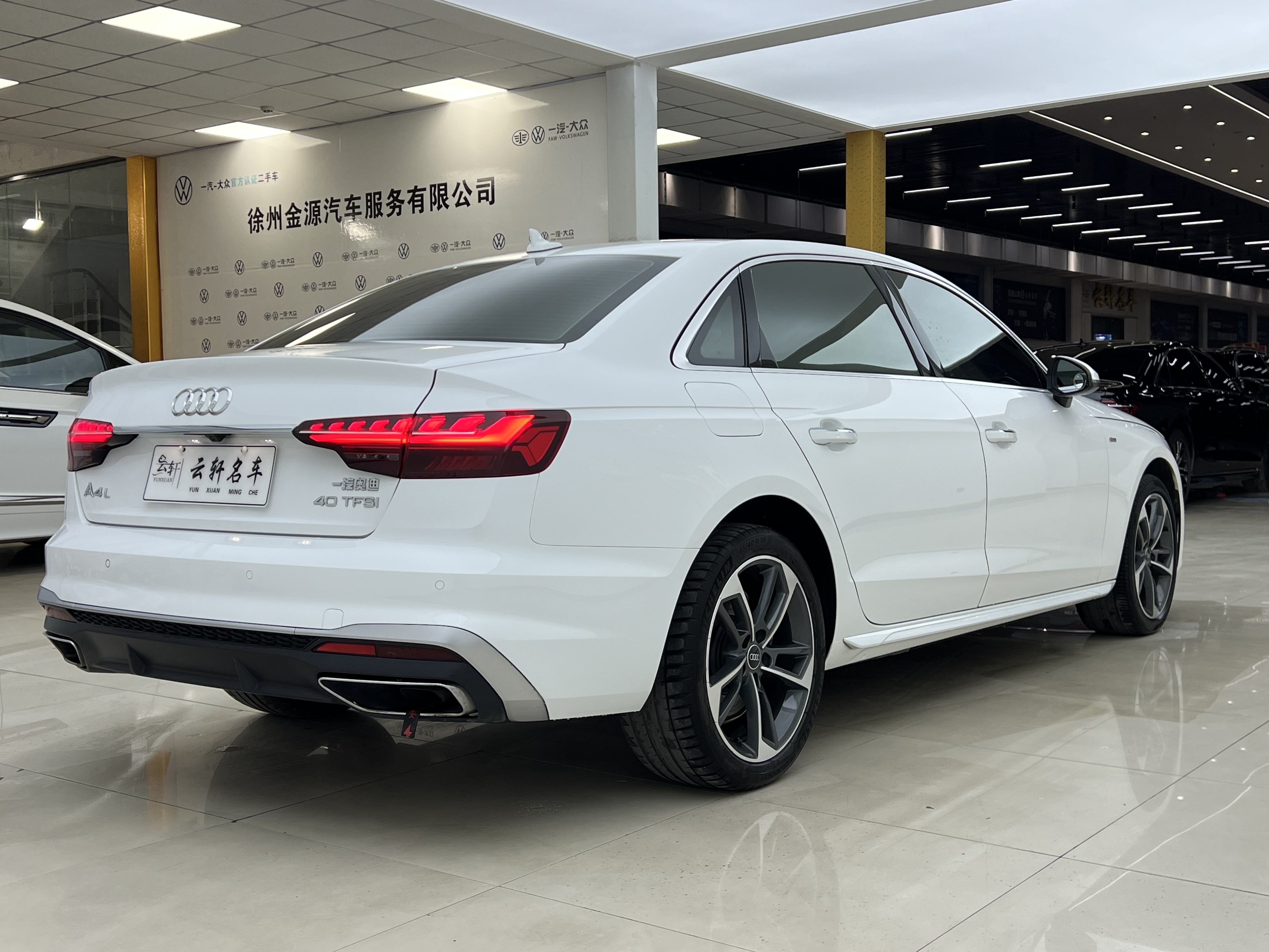 Audi A4L 2022 car image #22