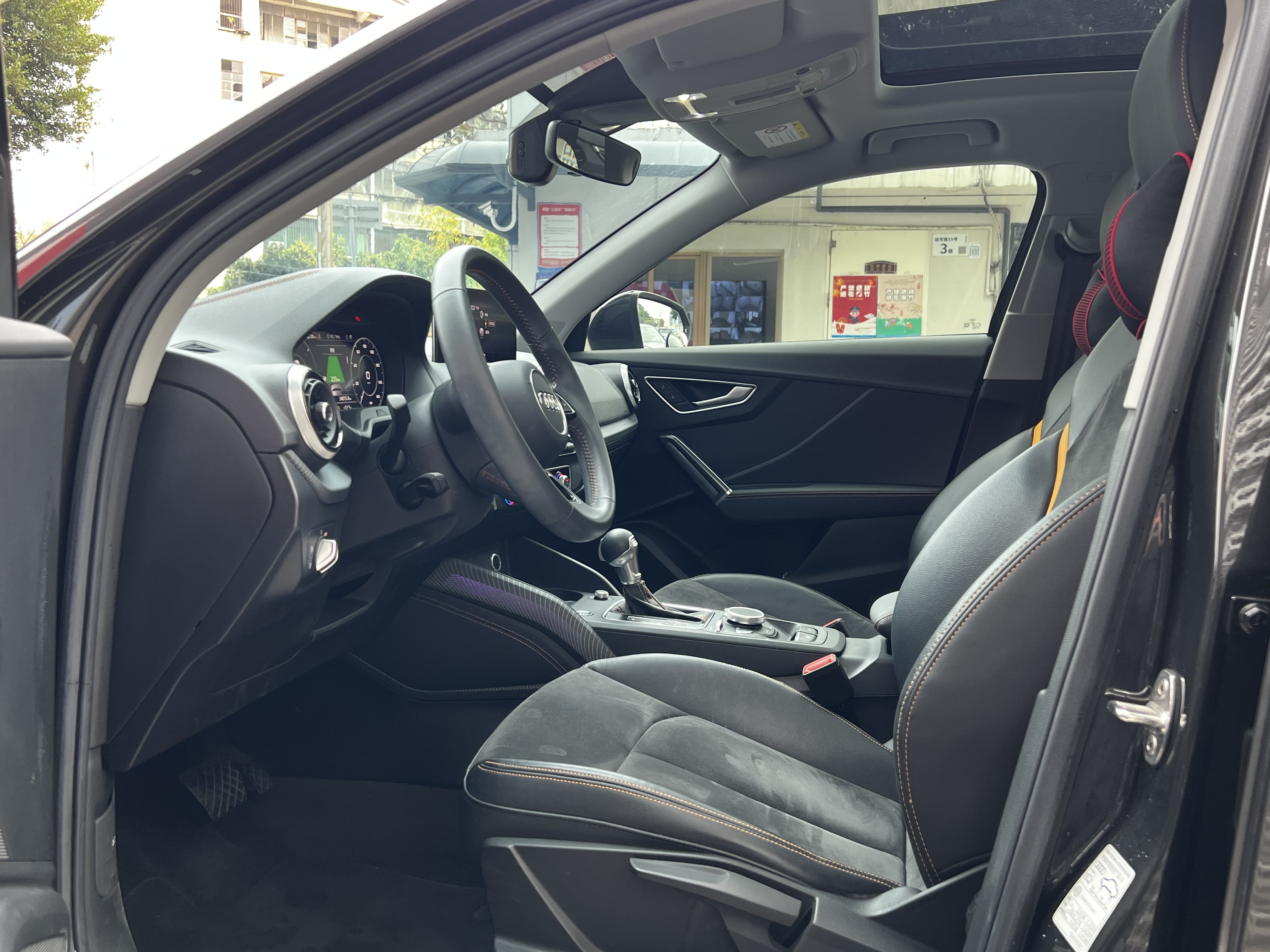 Audi Q2L e-tron 2022 immagine di auto #22