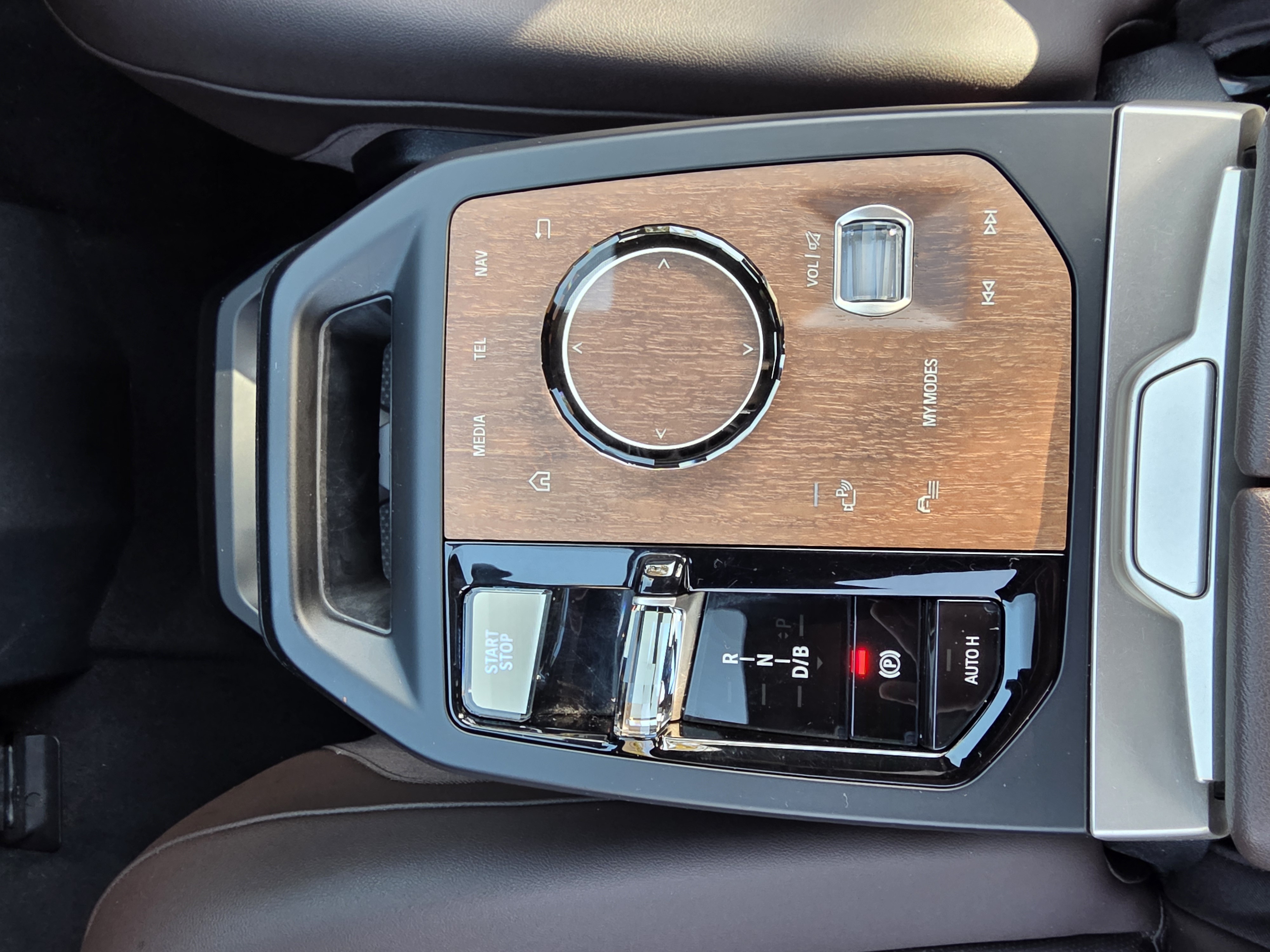 BMW iX 2022 car image #22