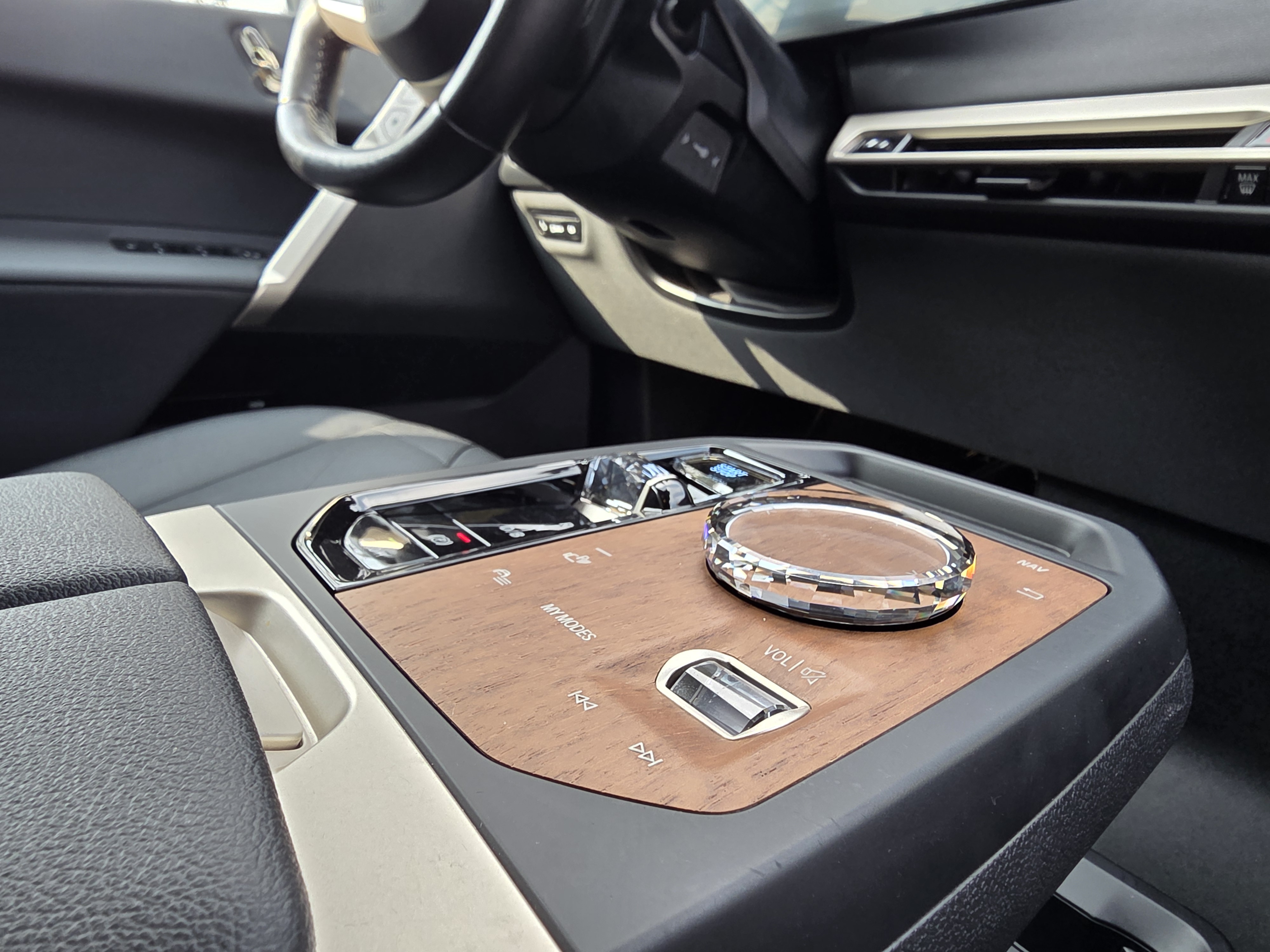 BMW iX 2022 #22 BMW iX 2022 car image #22