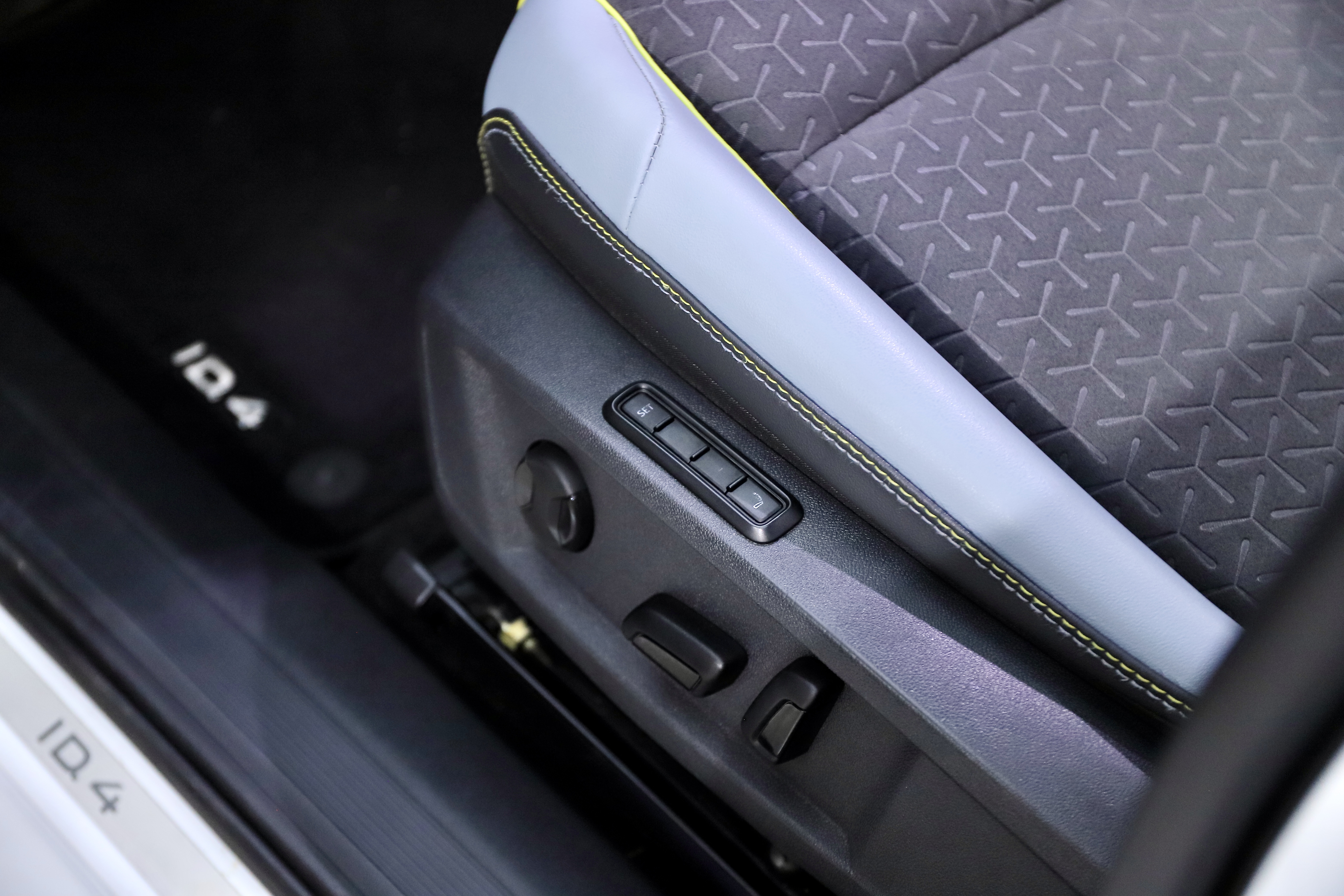 Volkswagen ID.4 X 2022 immagine di auto #22