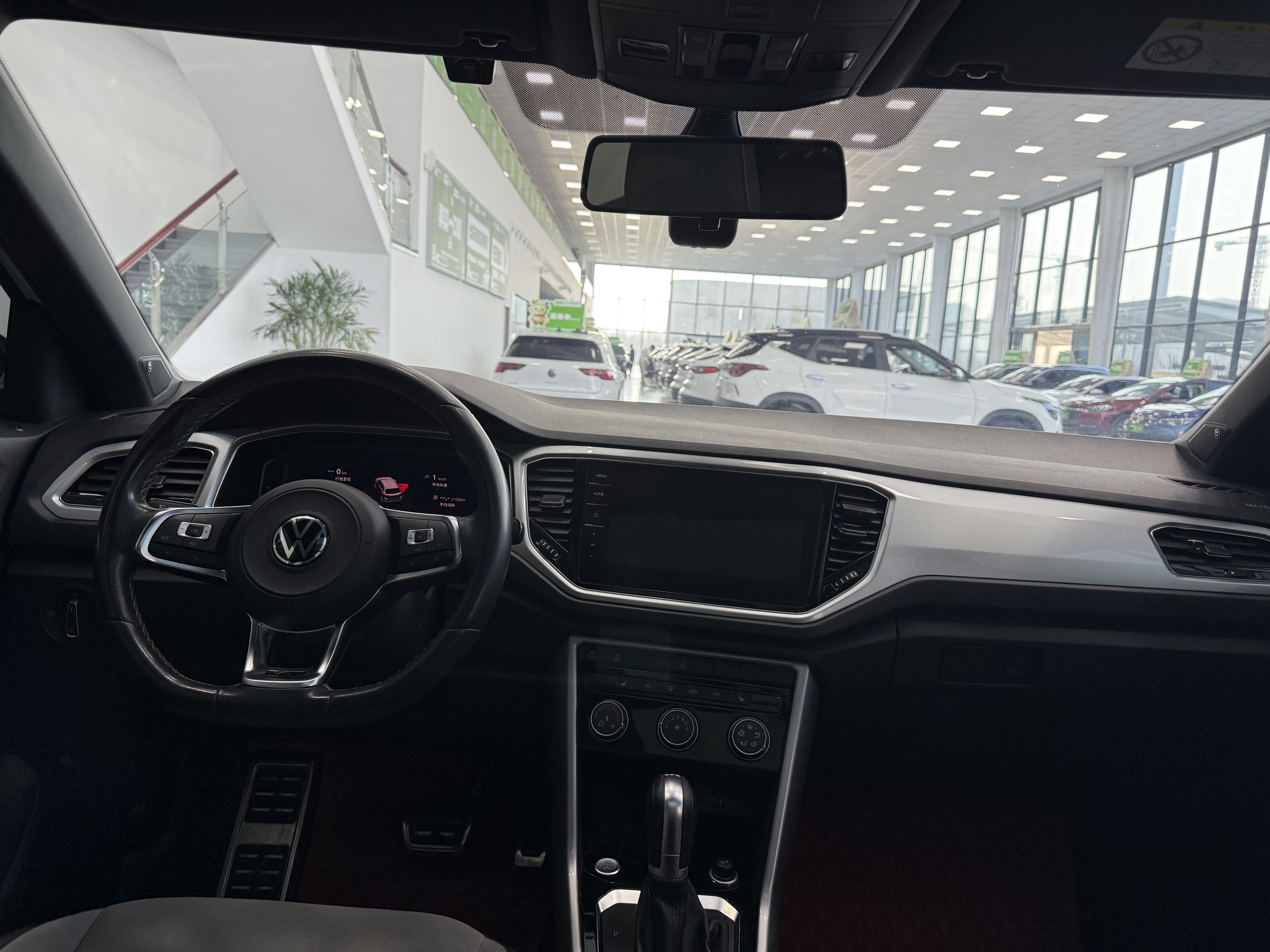 Volkswagen T-Roc 2022 car image #22