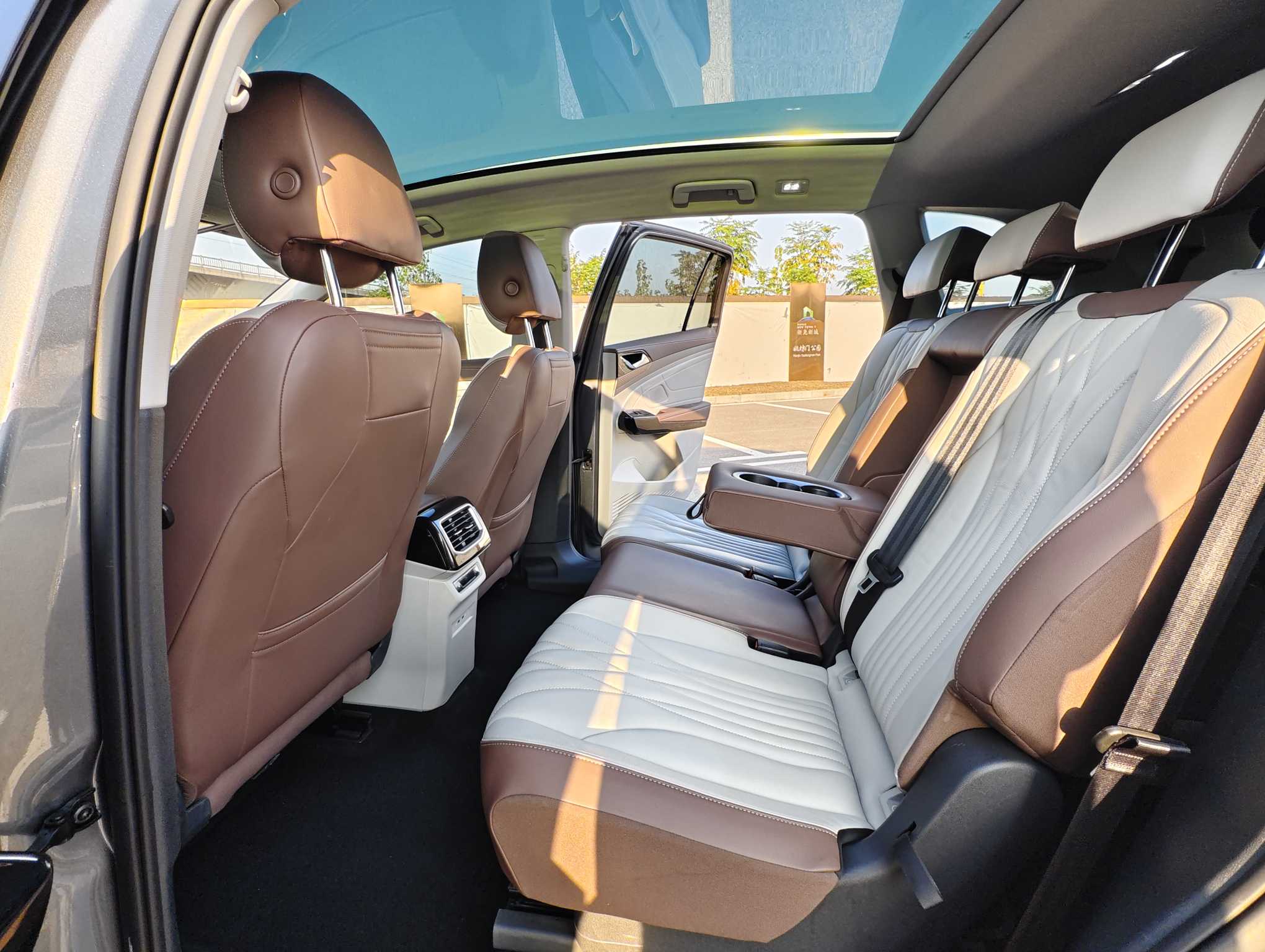 Volkswagen ID.6 X 2022 car image #22