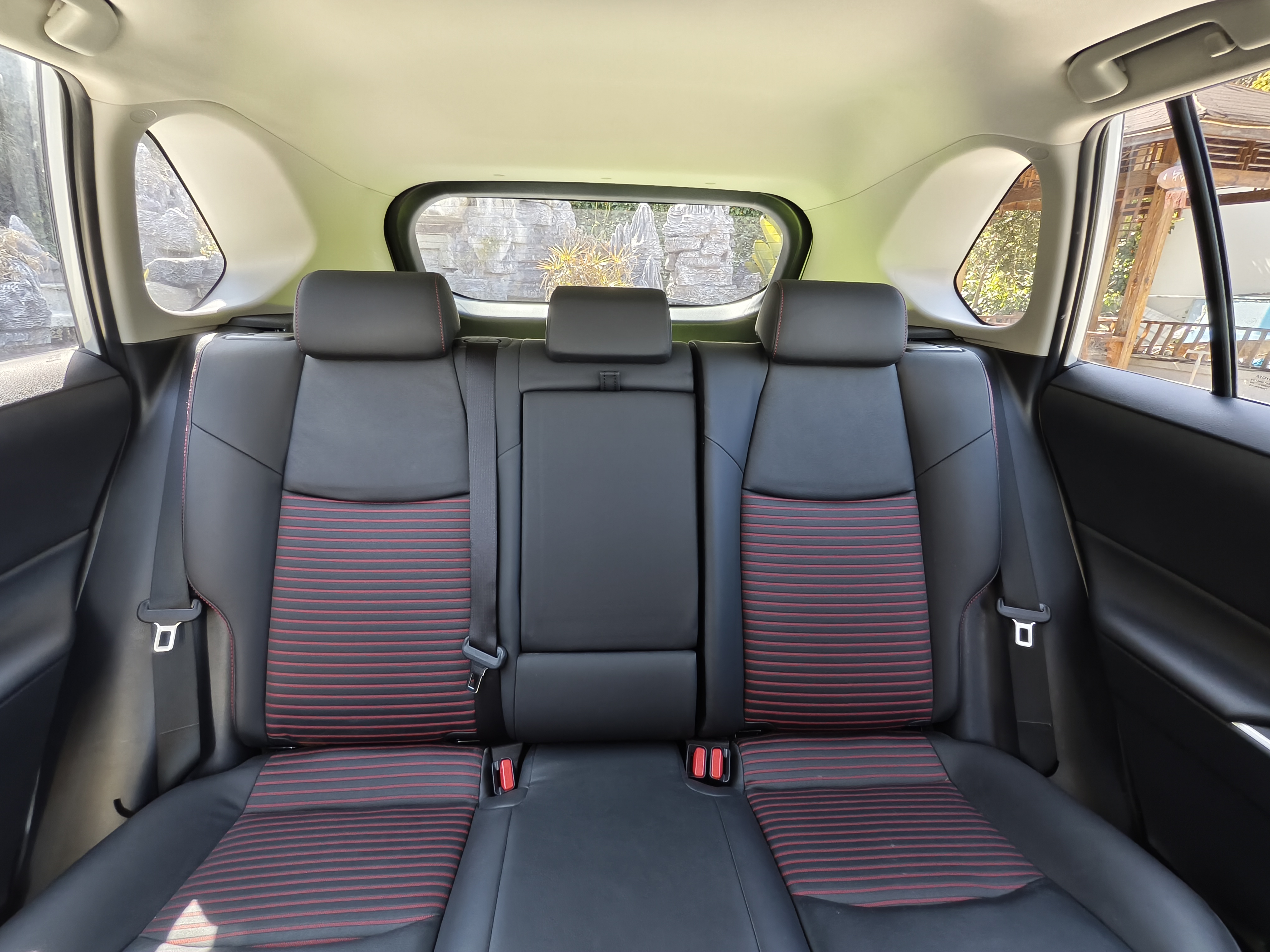 Toyota RAV4 Hybird E+ 2022 immagine di auto #22