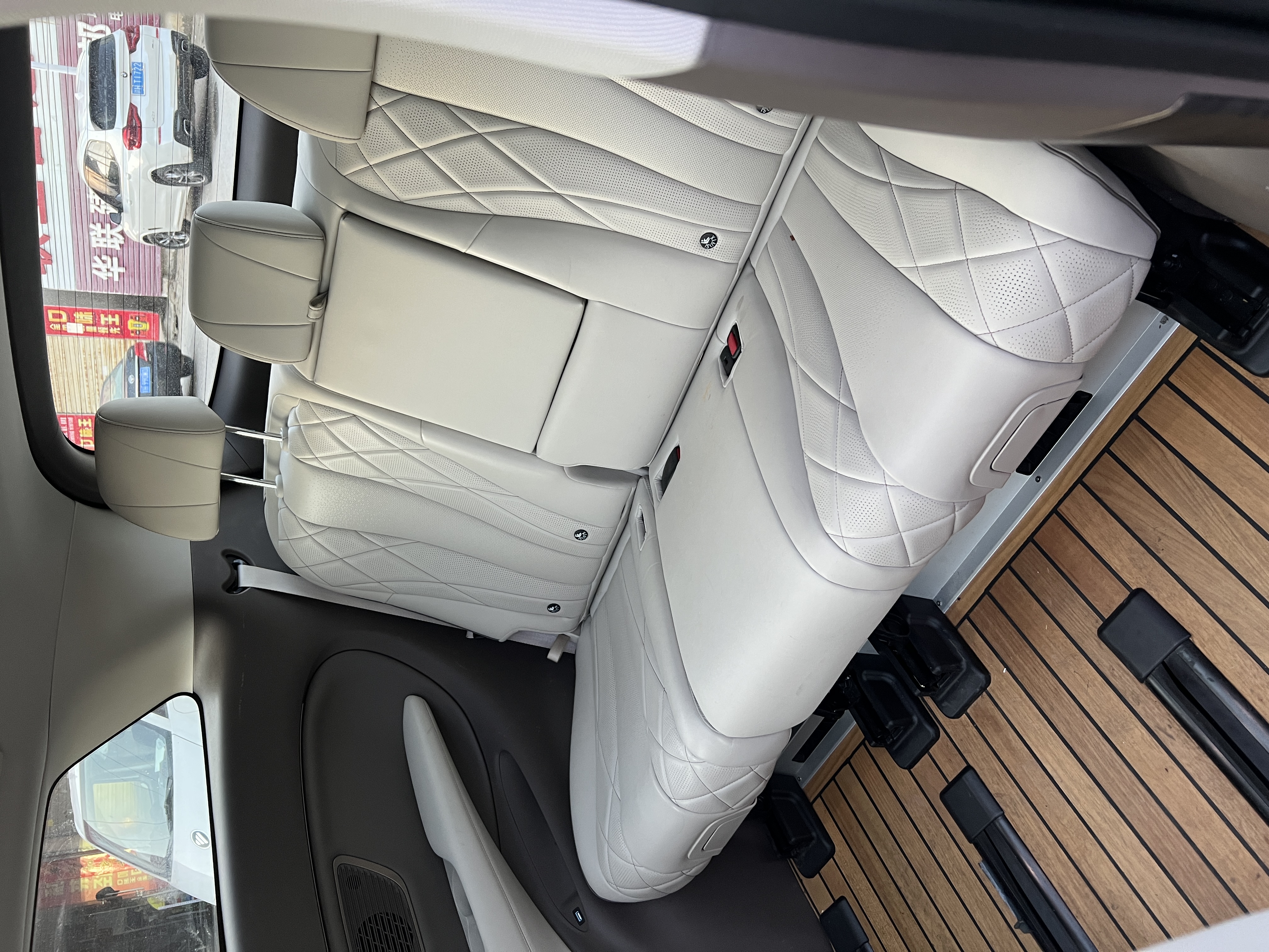 Denza D9 2023 صورة سيارة #22