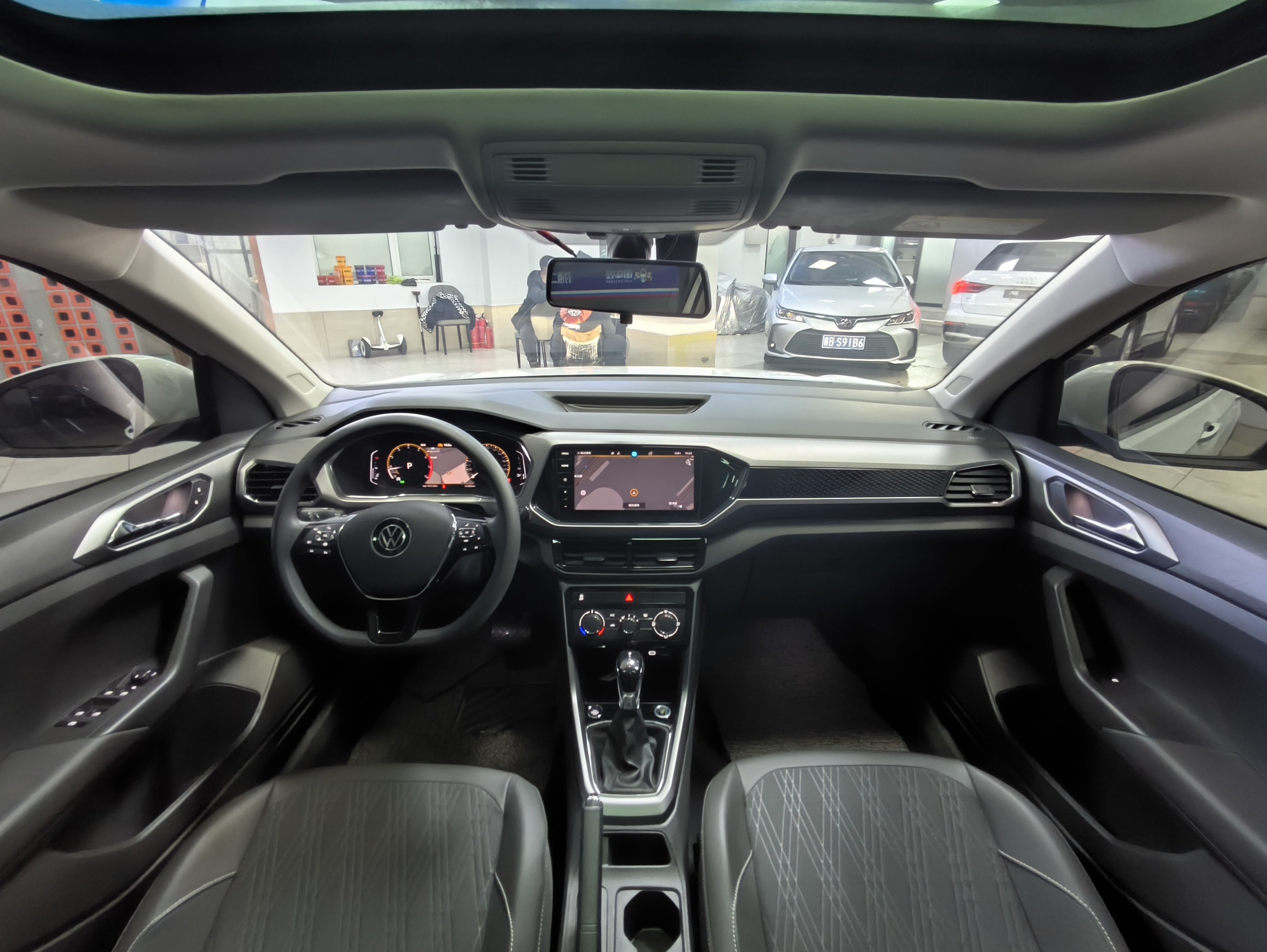 Volkswagen T-Cross 2023 #22 Volkswagen T-Cross 2023 car image #22