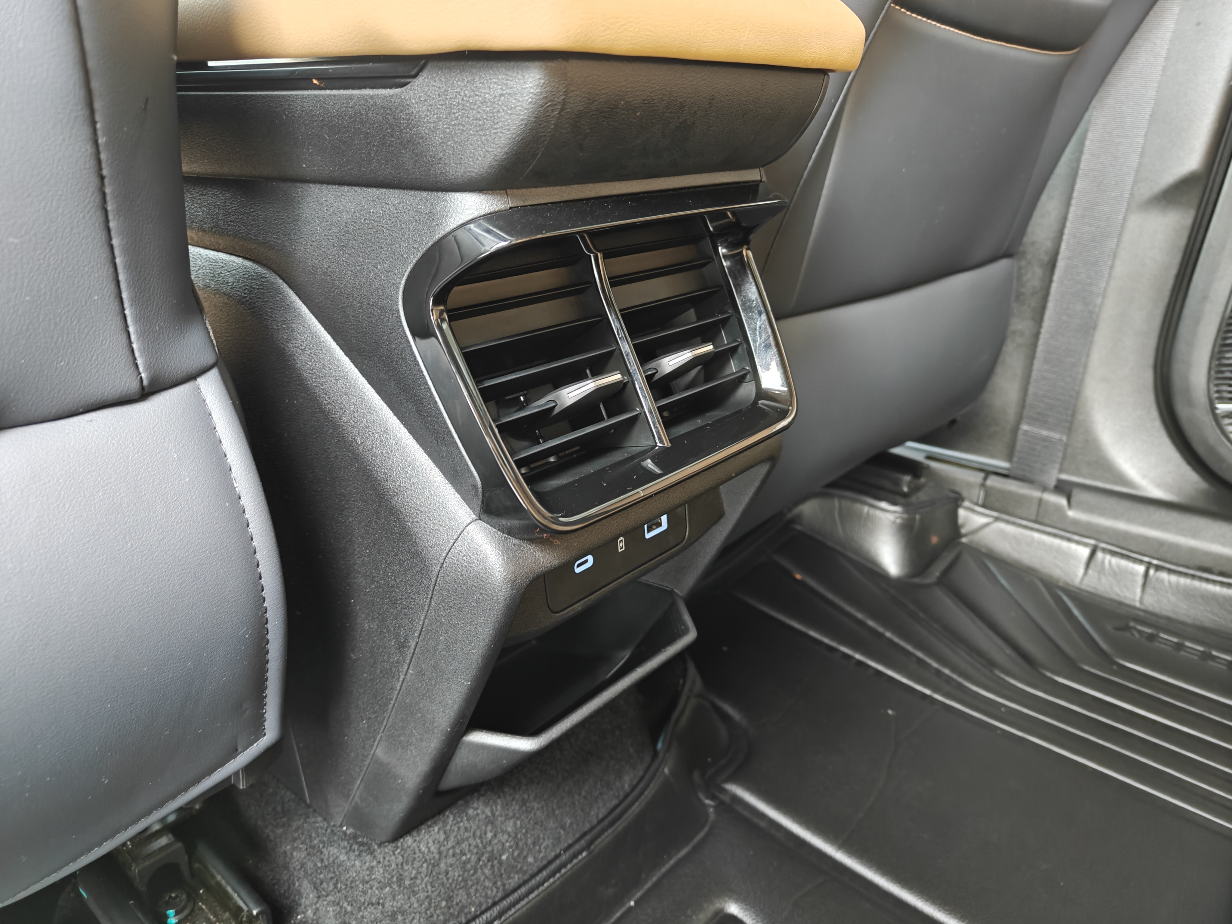 GEELY Boyue L 2023 car image #22