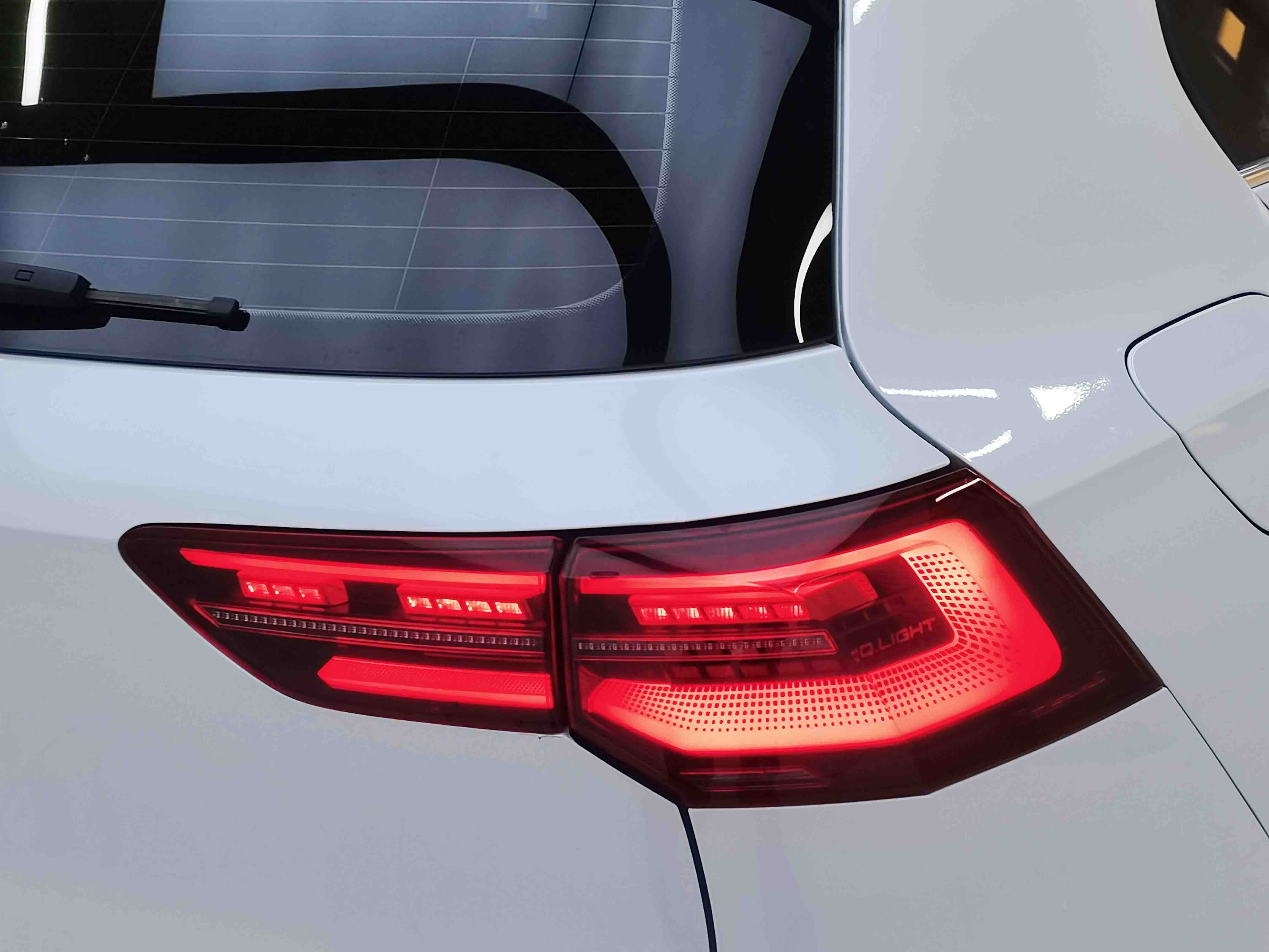 Volkswagen Golf 2023 car image #22