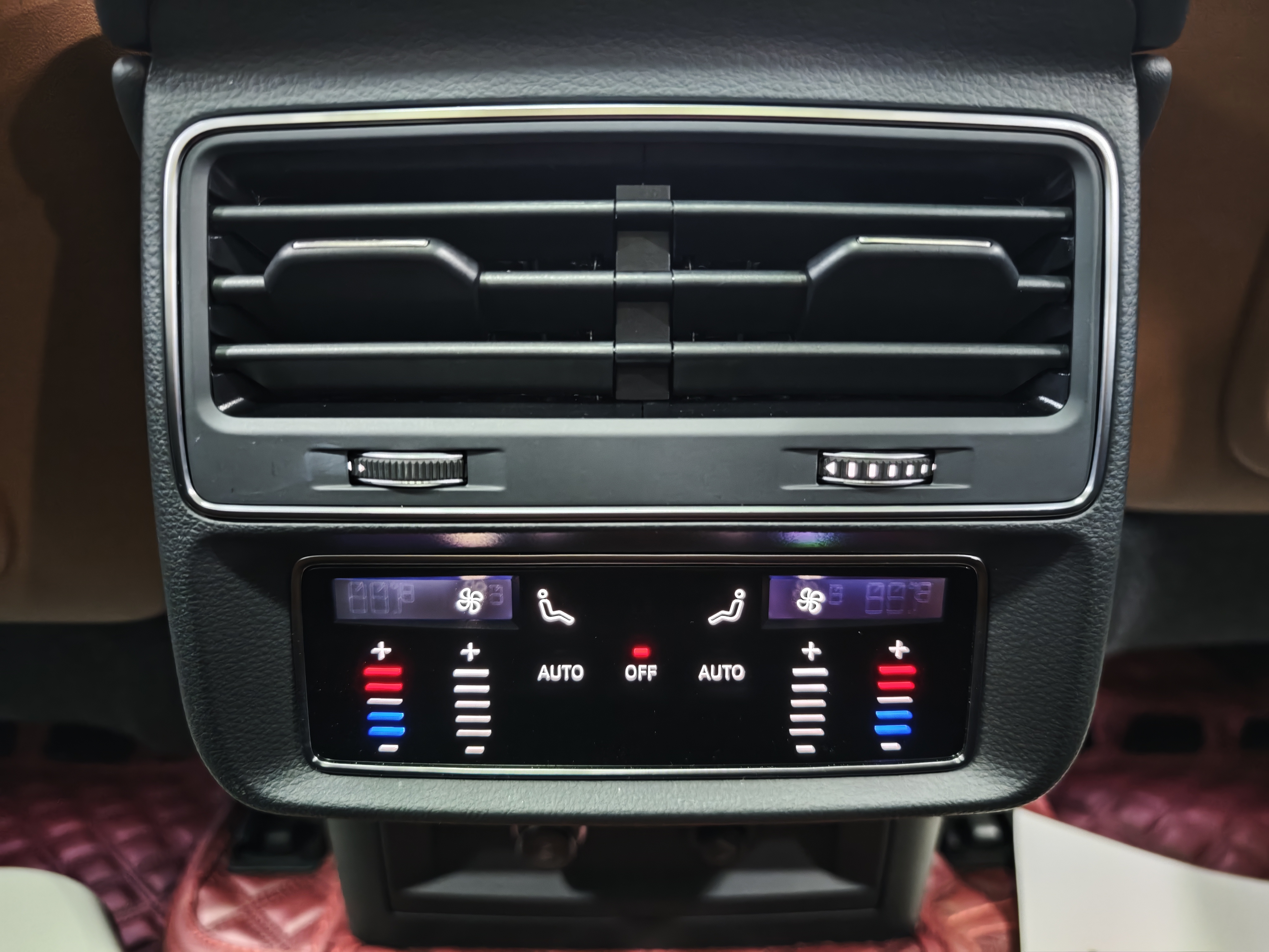 Audi Q7 2023 car image #22