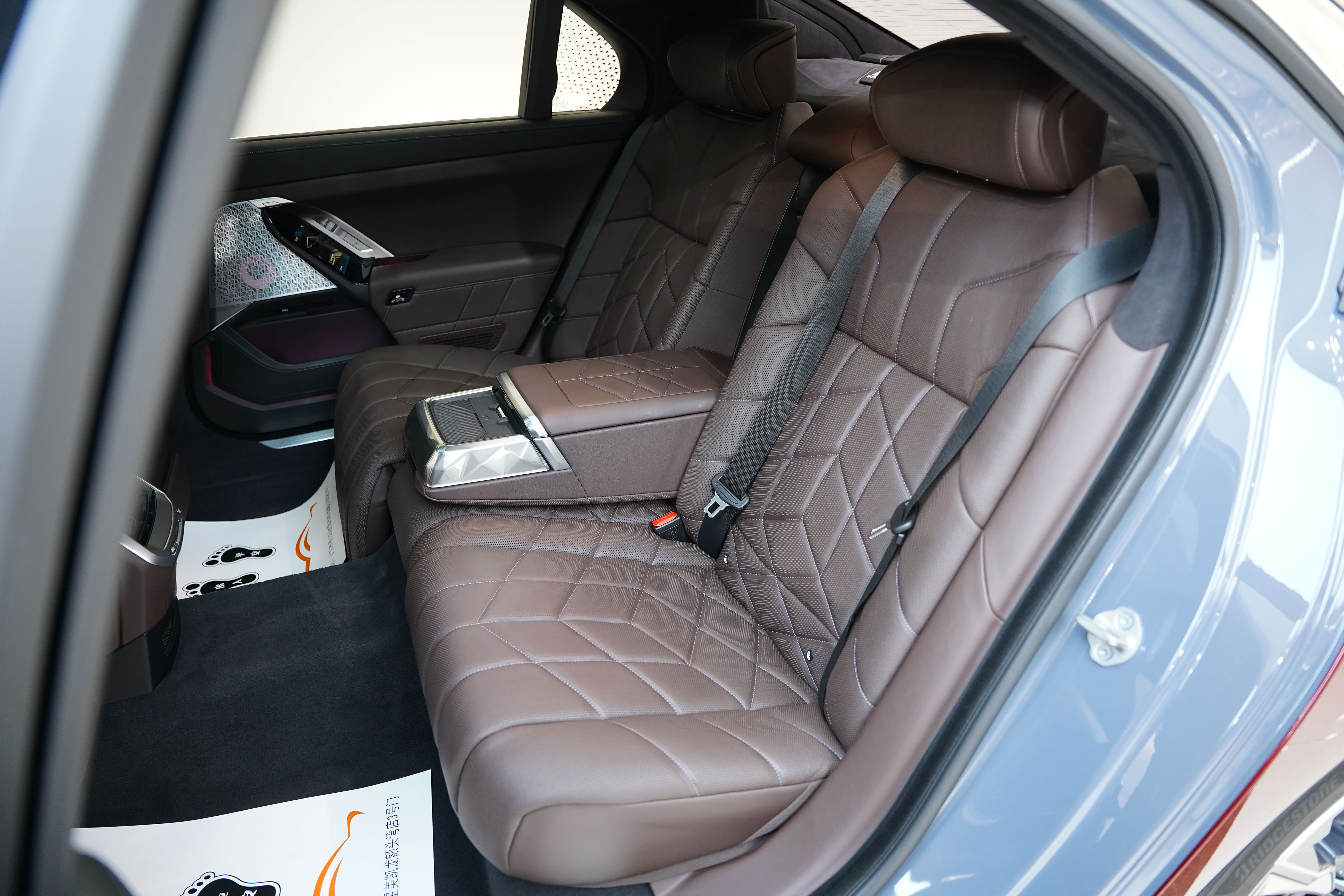 BMW i7 2023 car image #22