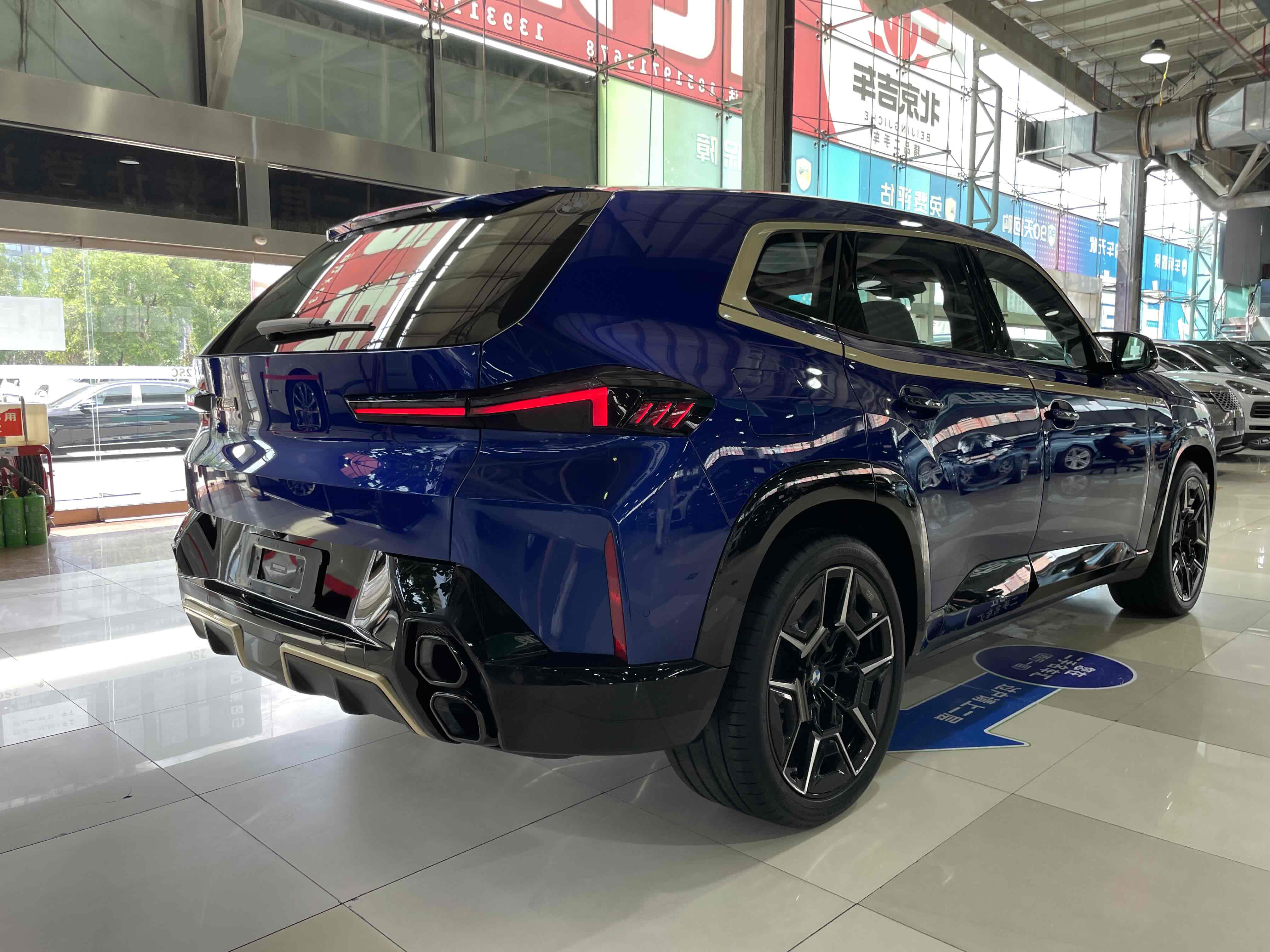 BMW XM 2024 car image #22