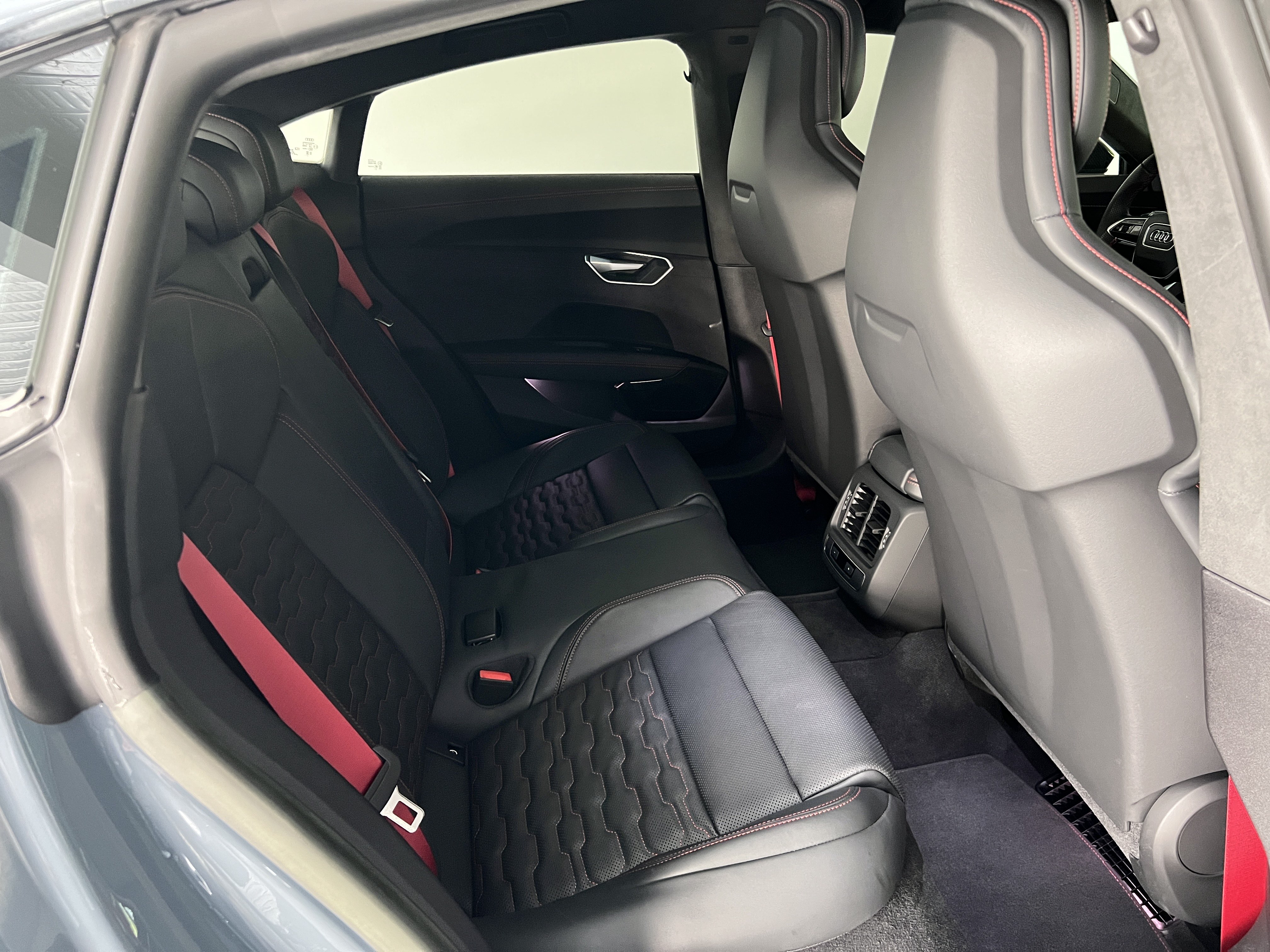 Audi RS e-tron GT 2024 car image #22