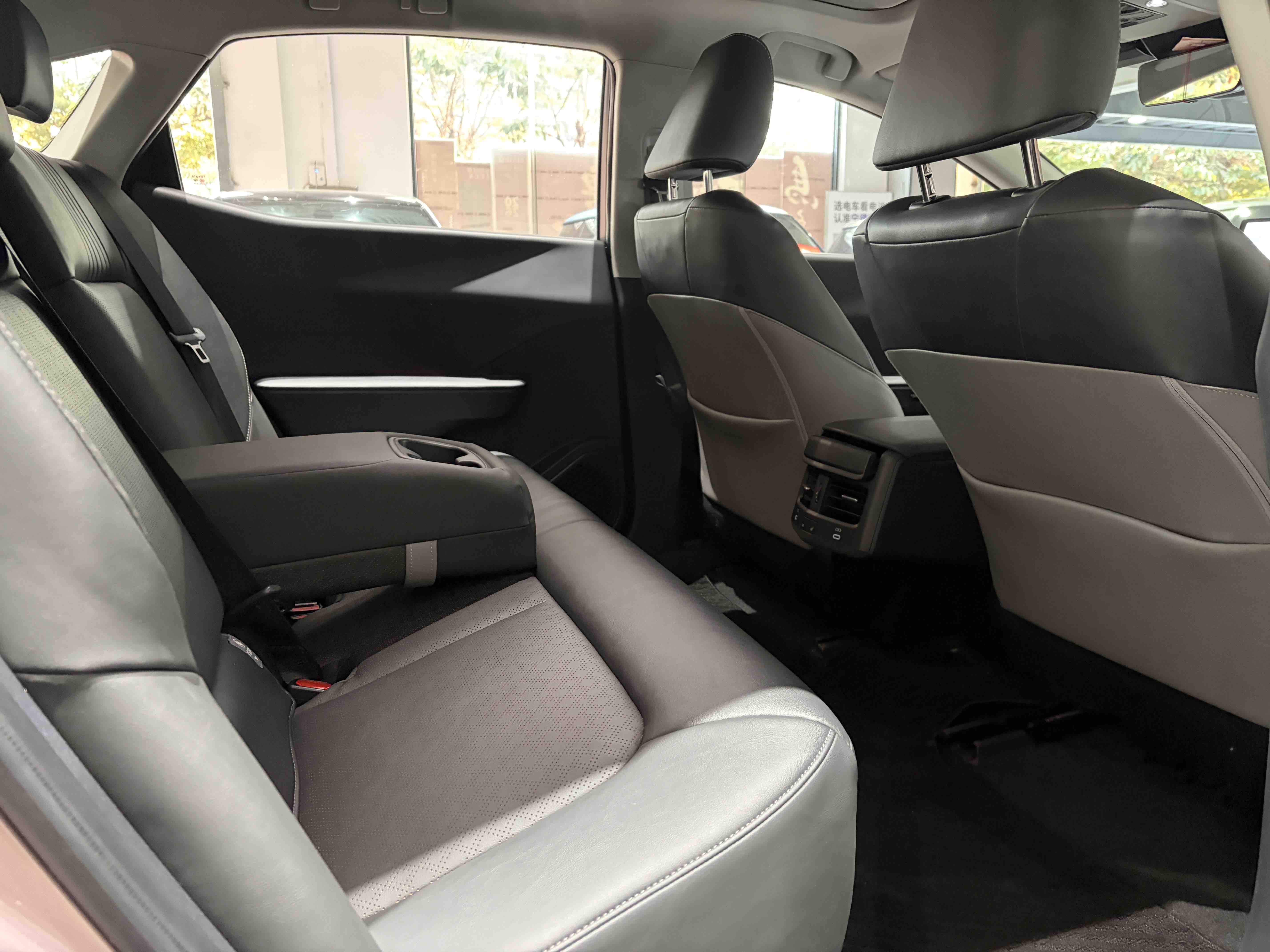 Toyota bZ3 2023 immagine di auto #22