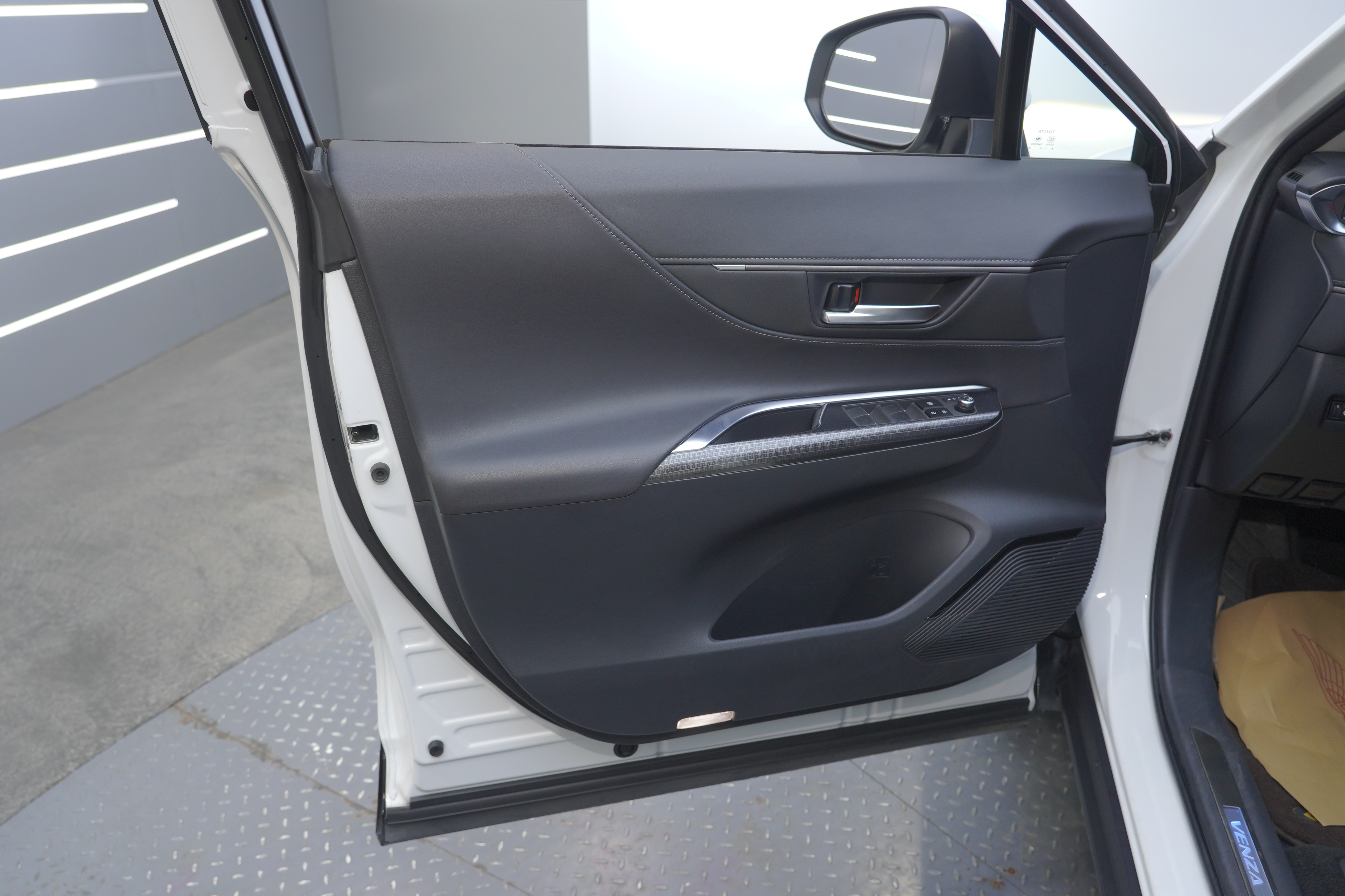 Toyota Venza 2023 car image #22