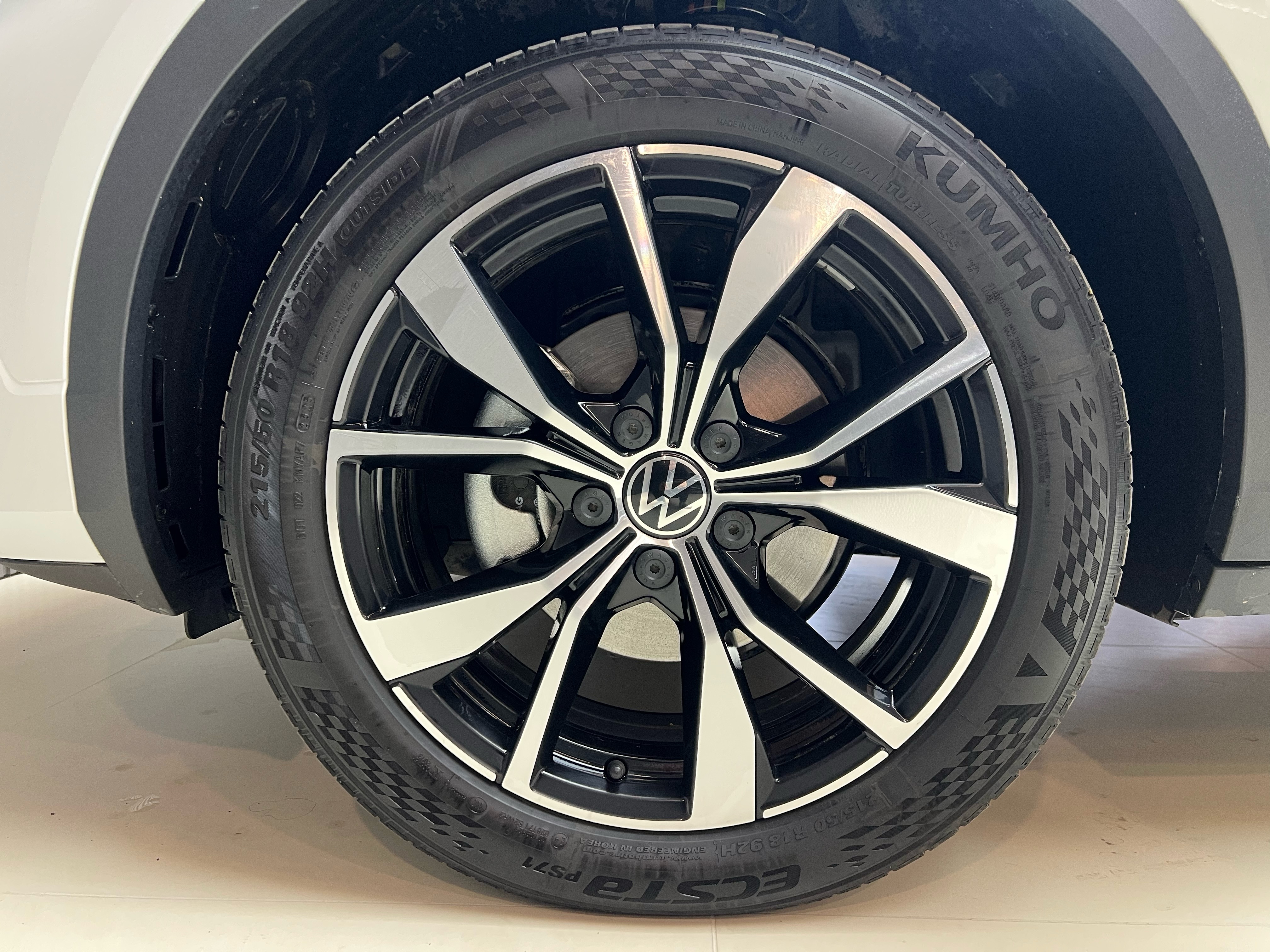 Volkswagen T-Roc 2023 car image #22