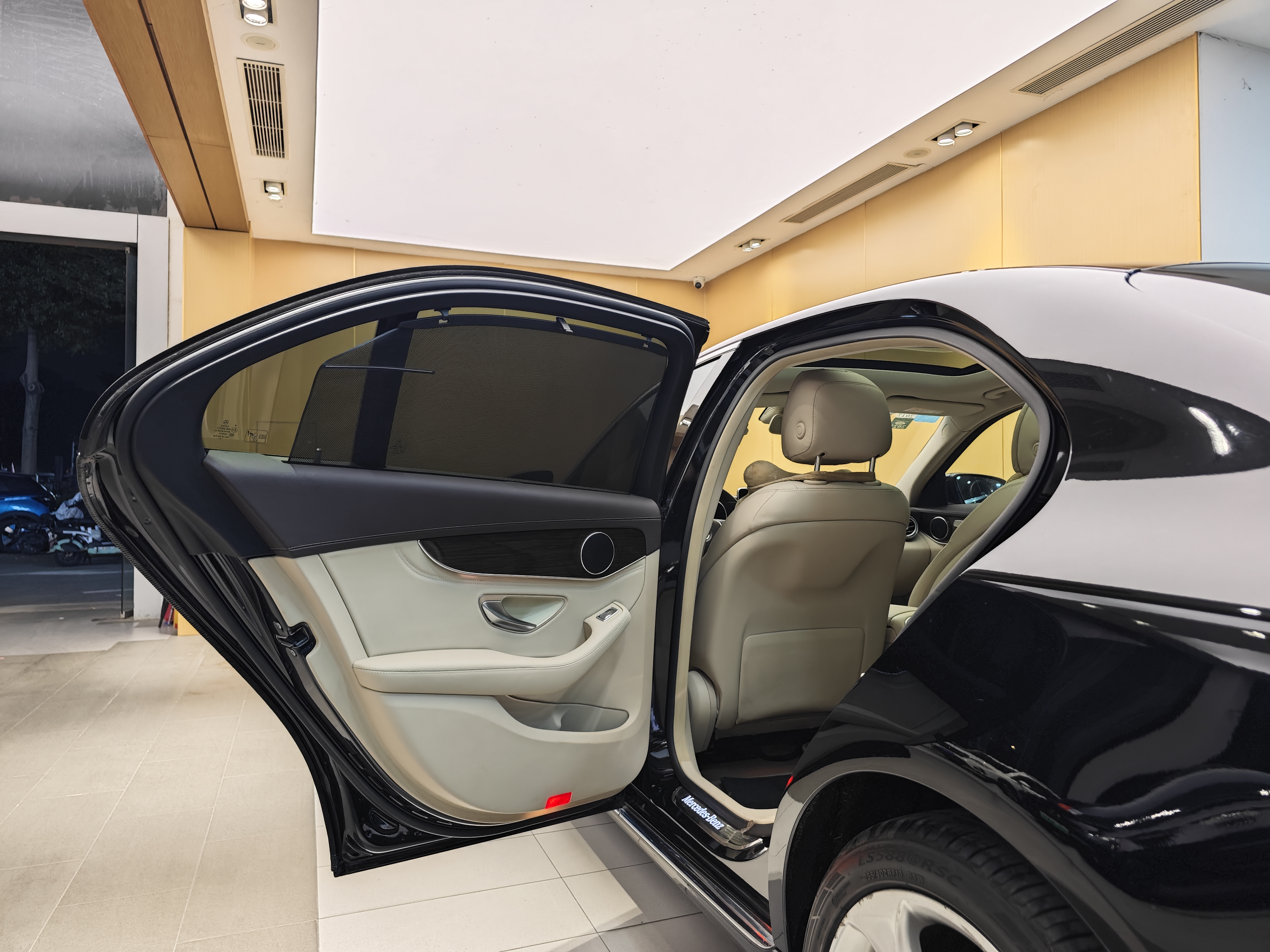 Mercedes-Benz C Class 2015 car image #22