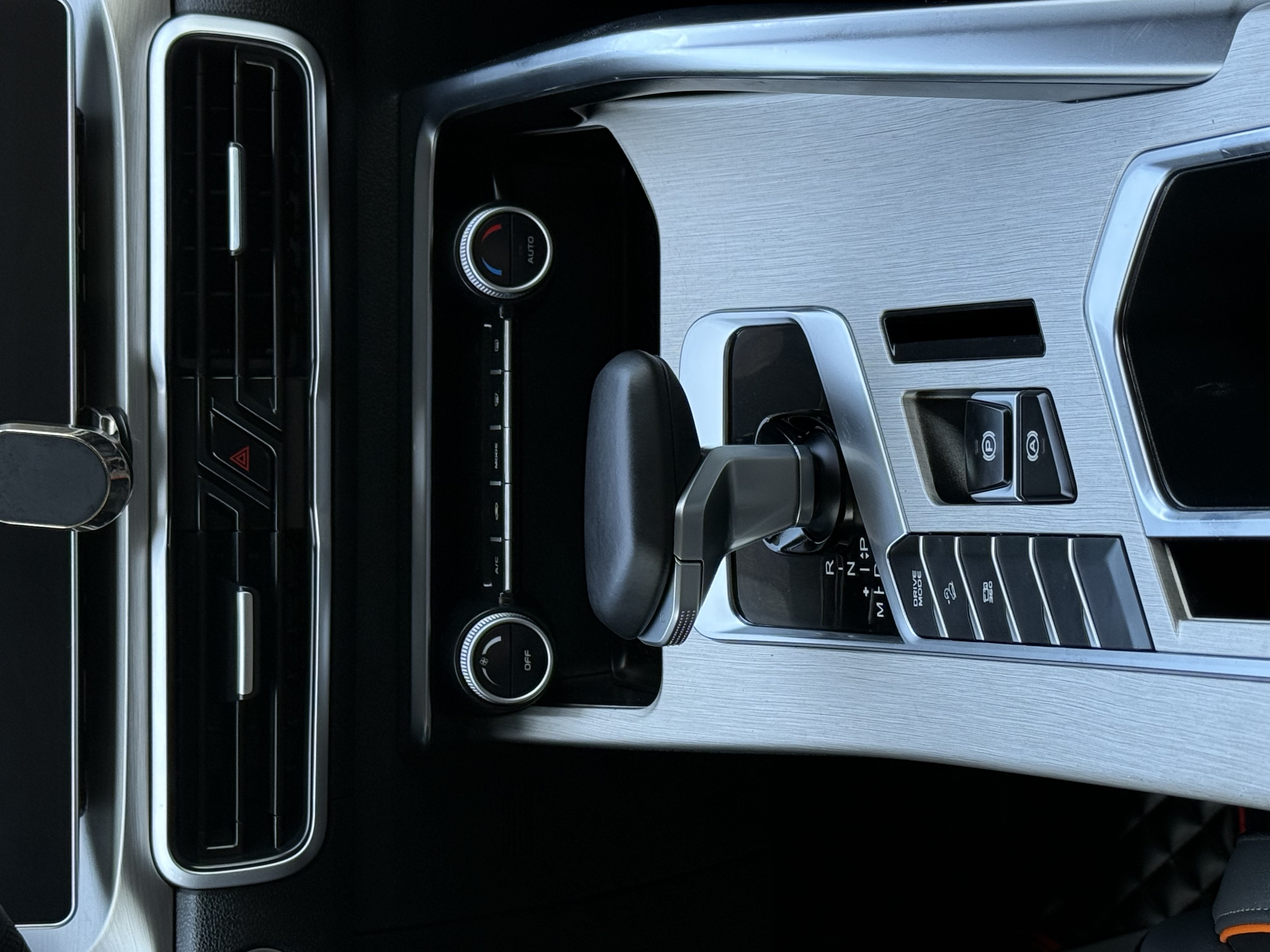 GEELY Coolray 2023 #22 GEELY Coolray 2023 car image #22