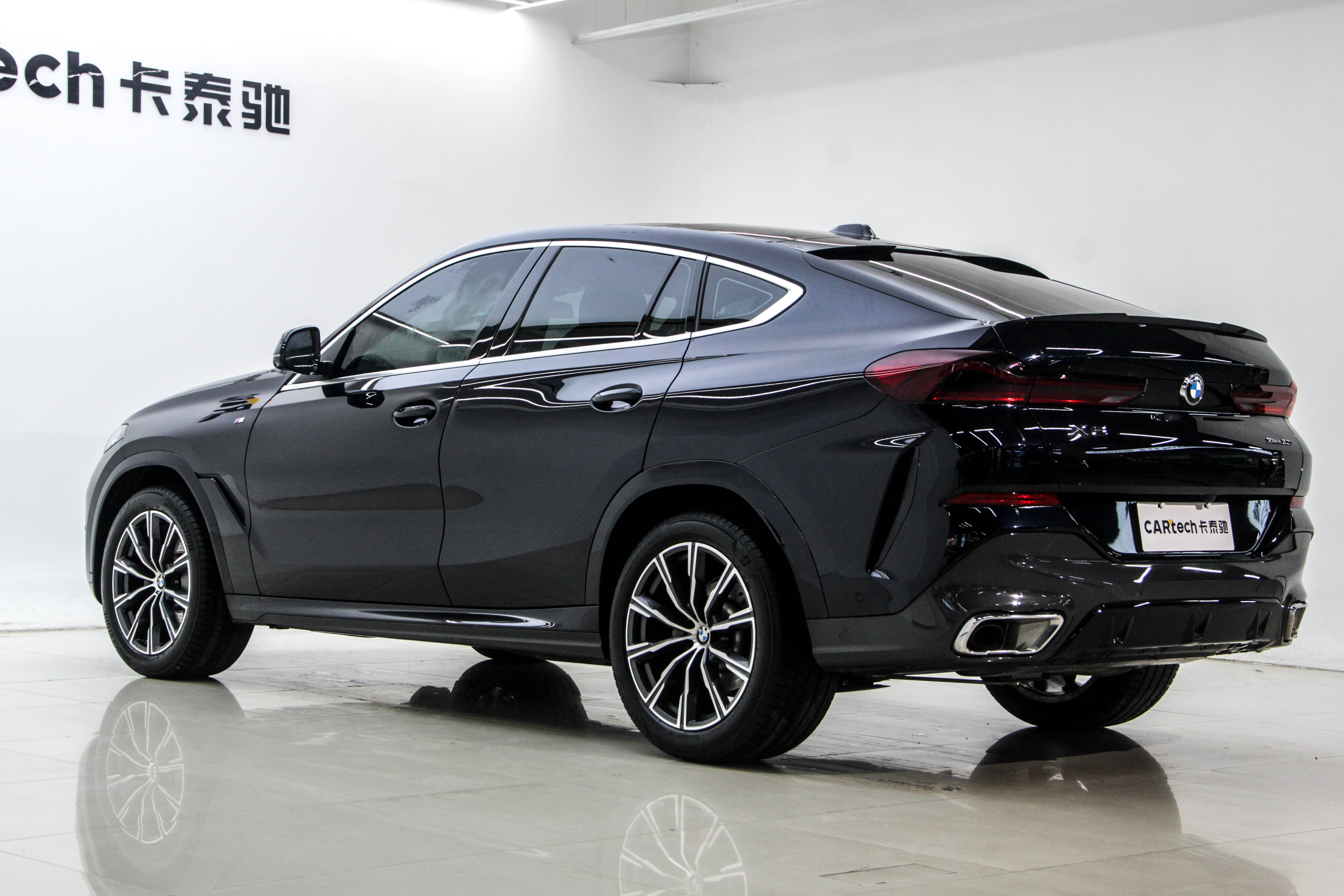 BMW X6 2023 car image #22