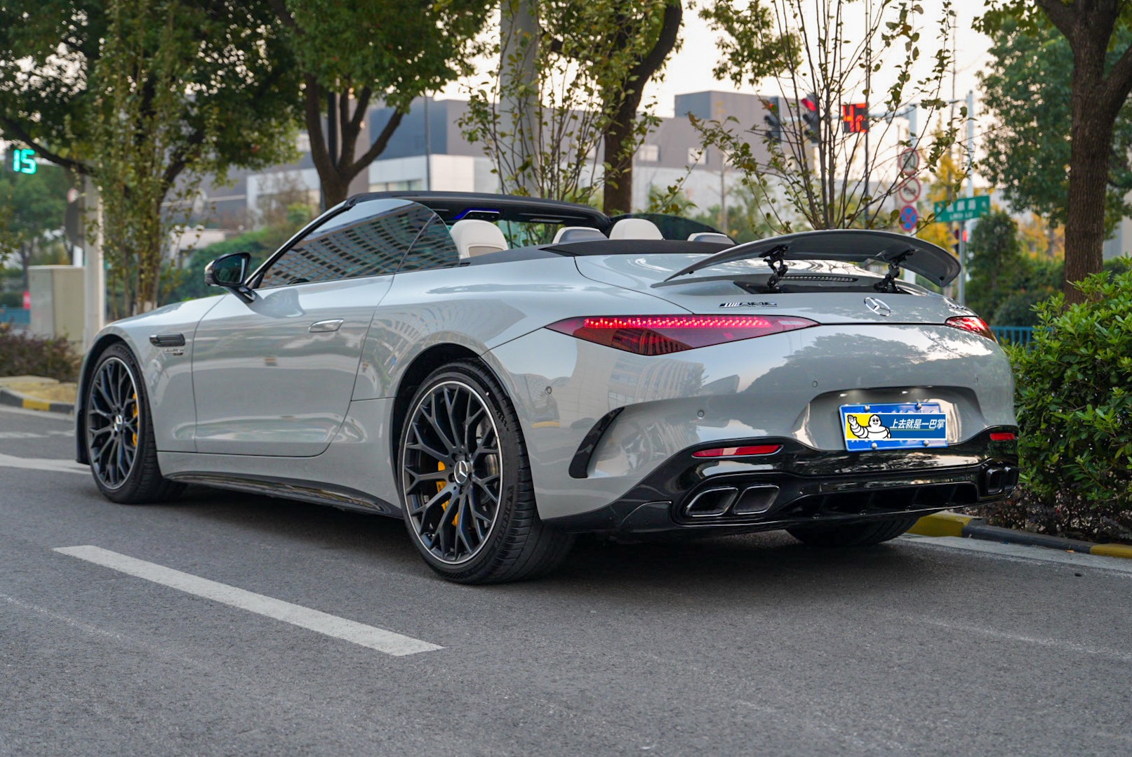 Mercedes-Benz SL Class 2025 immagine di auto #22