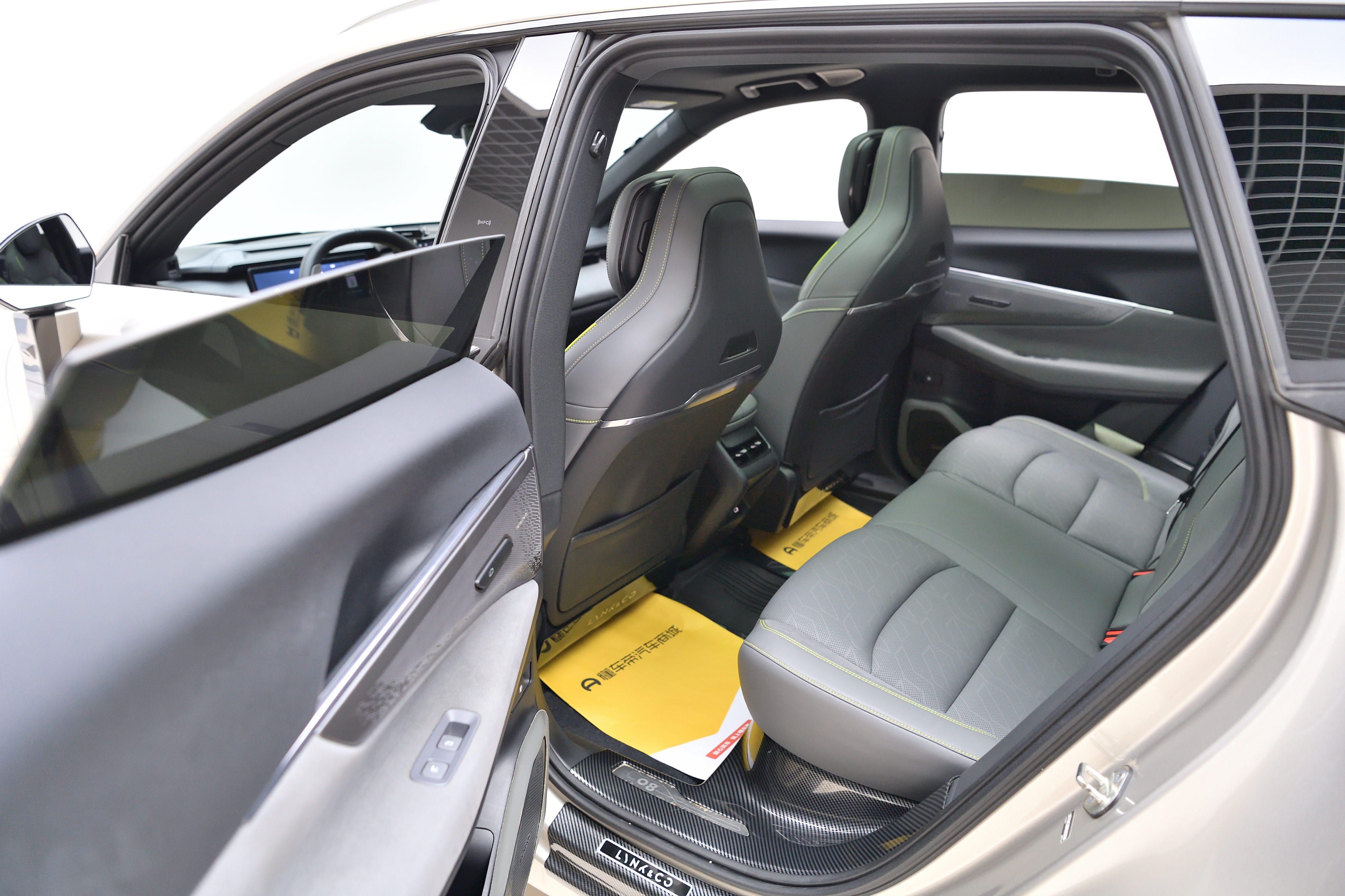 Lynk & Co 08 EM-P 2024 car image #22