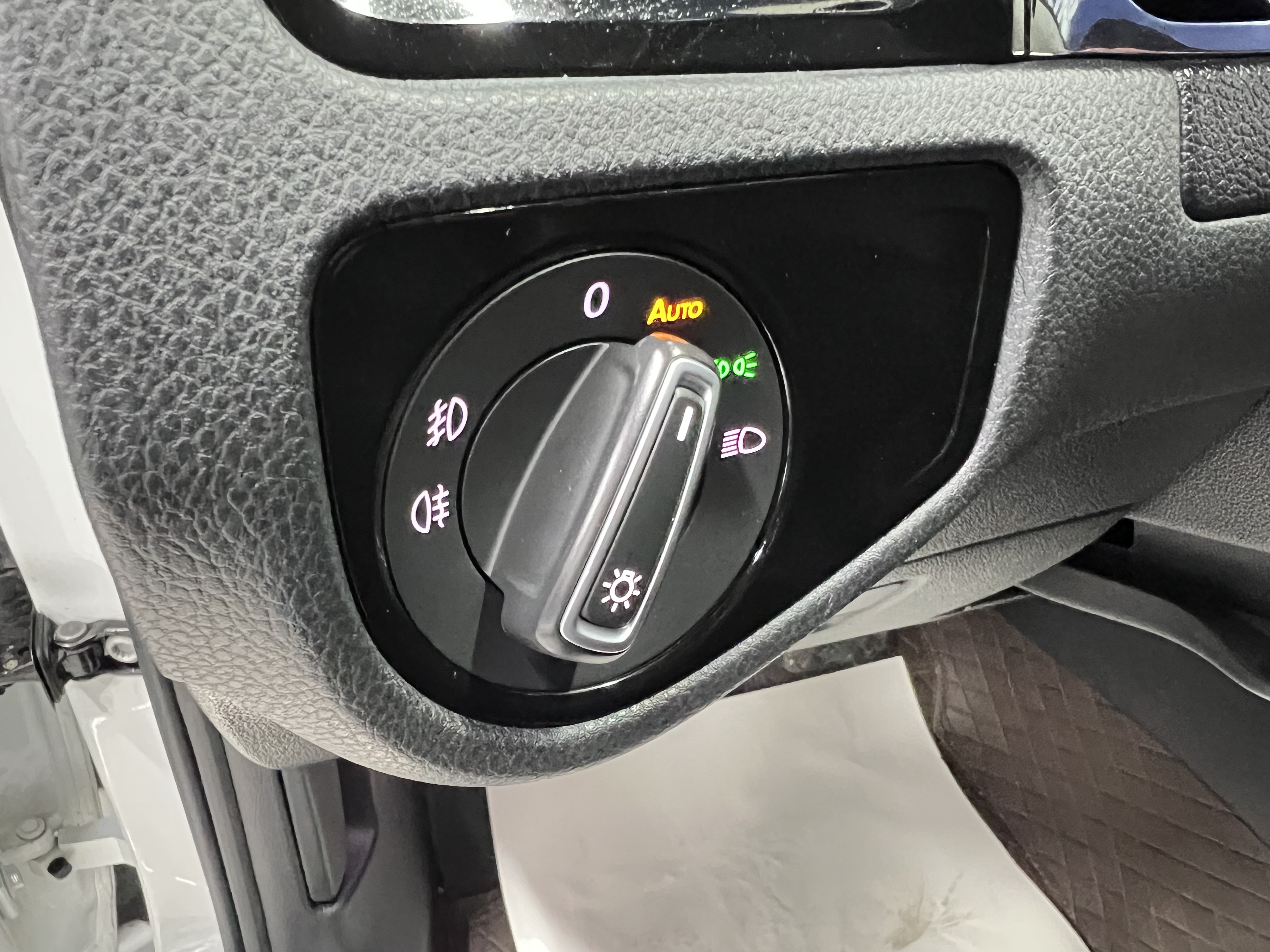 Volkswagen Golf 2015 car image #22