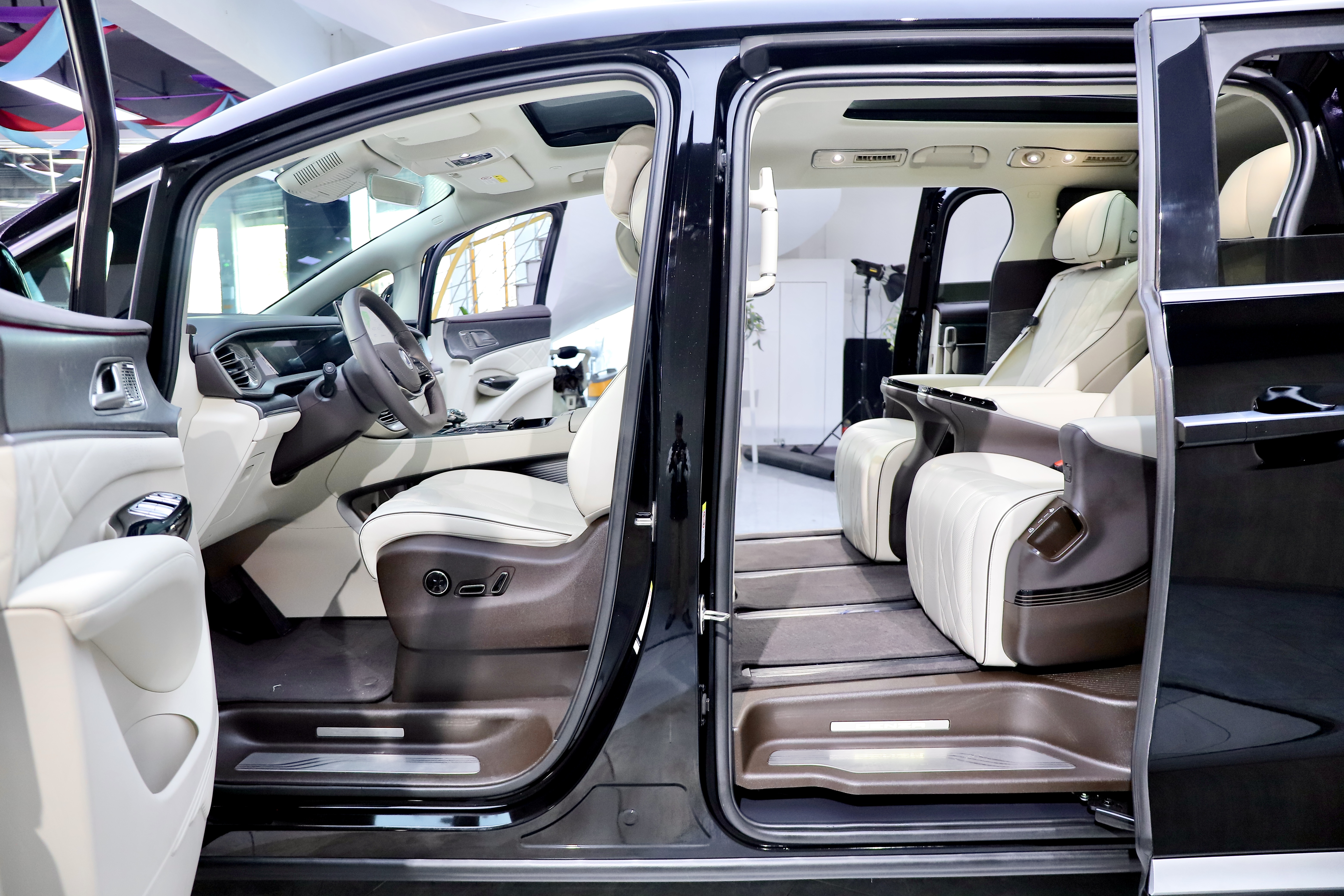 Denza D9 2024 immagine di auto #22