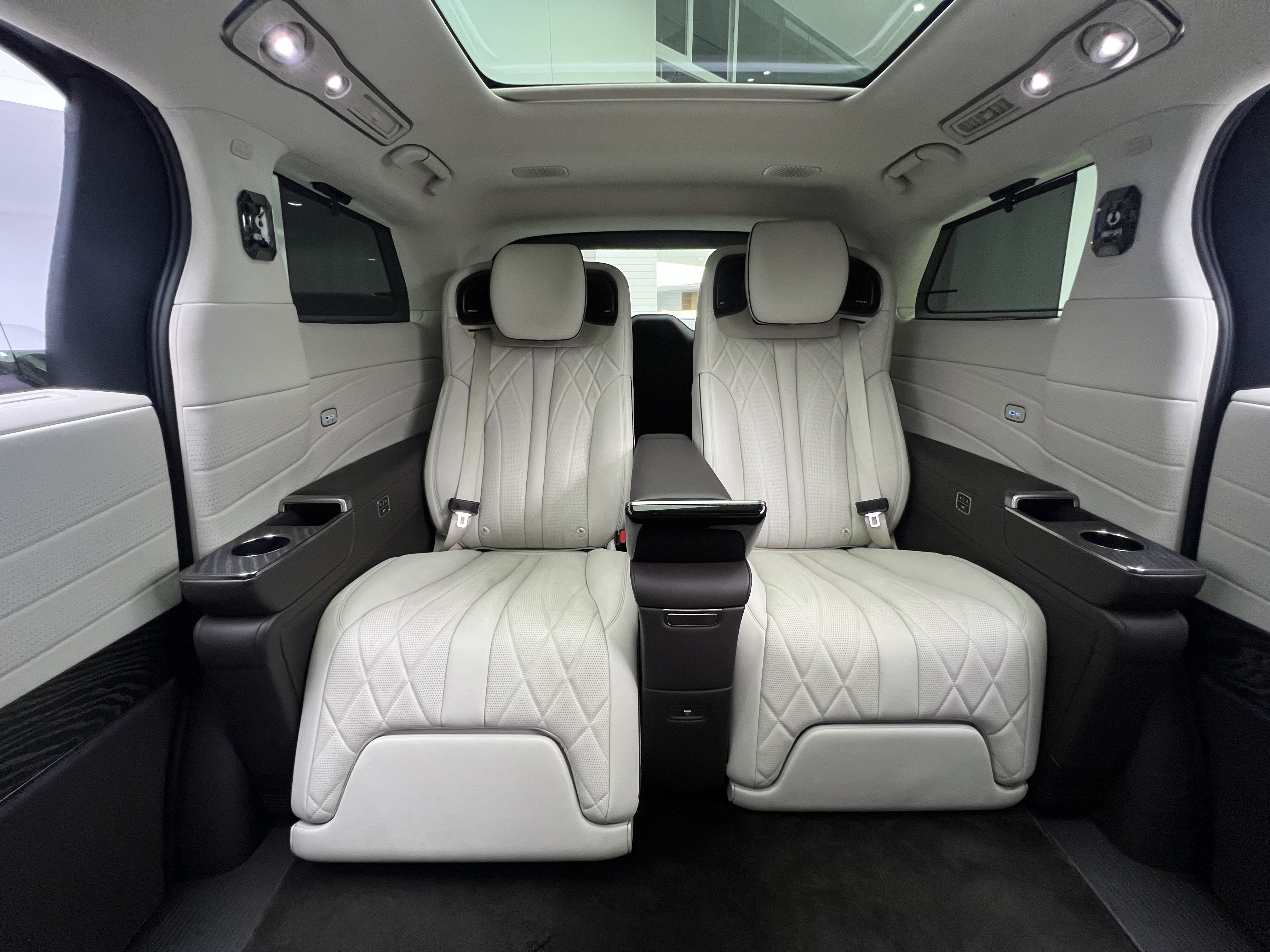 Denza D9 2024 #22 Denza D9 2024 car image #22