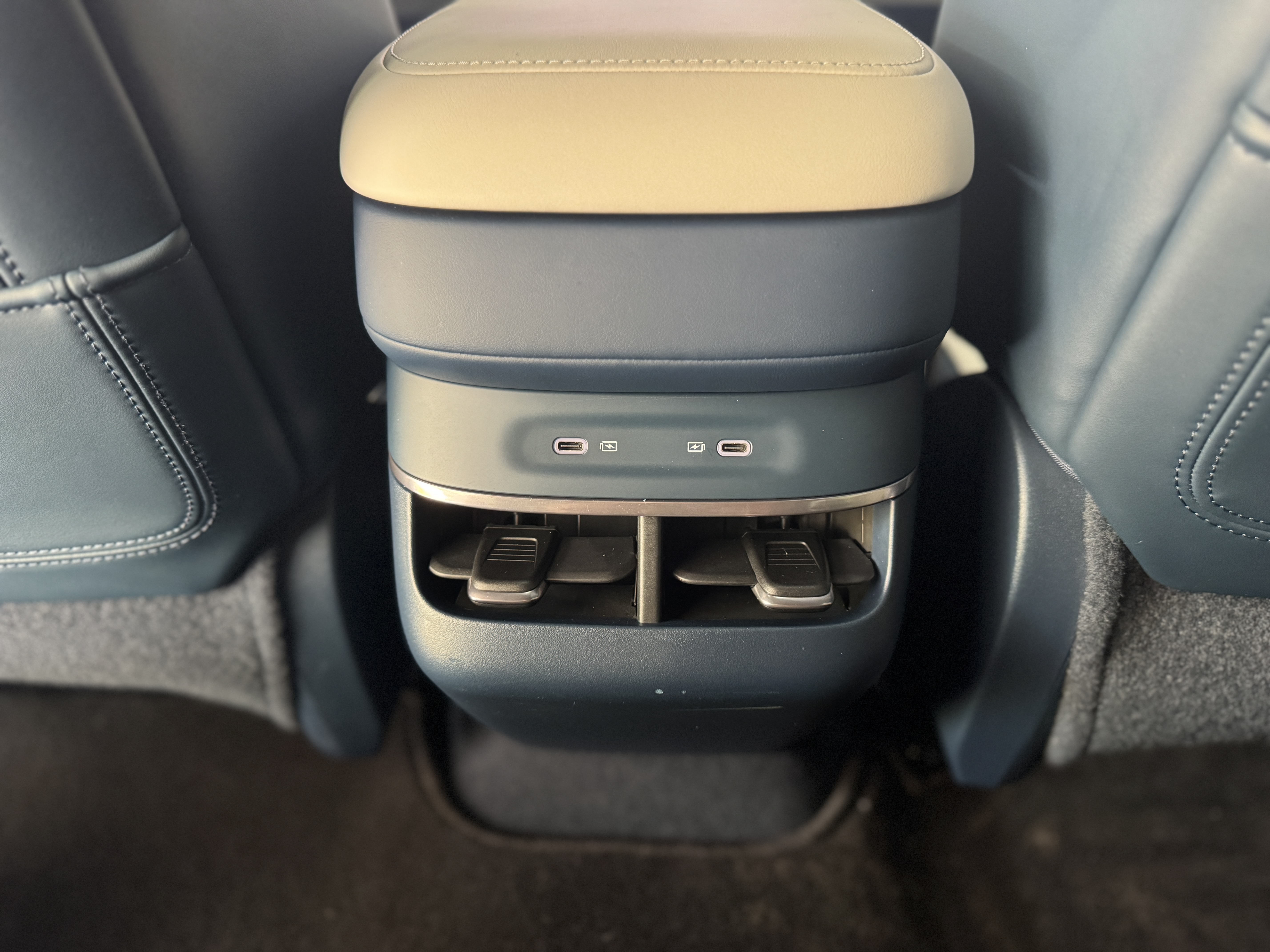 极氪 极氪007 2024 汽车图片 #22