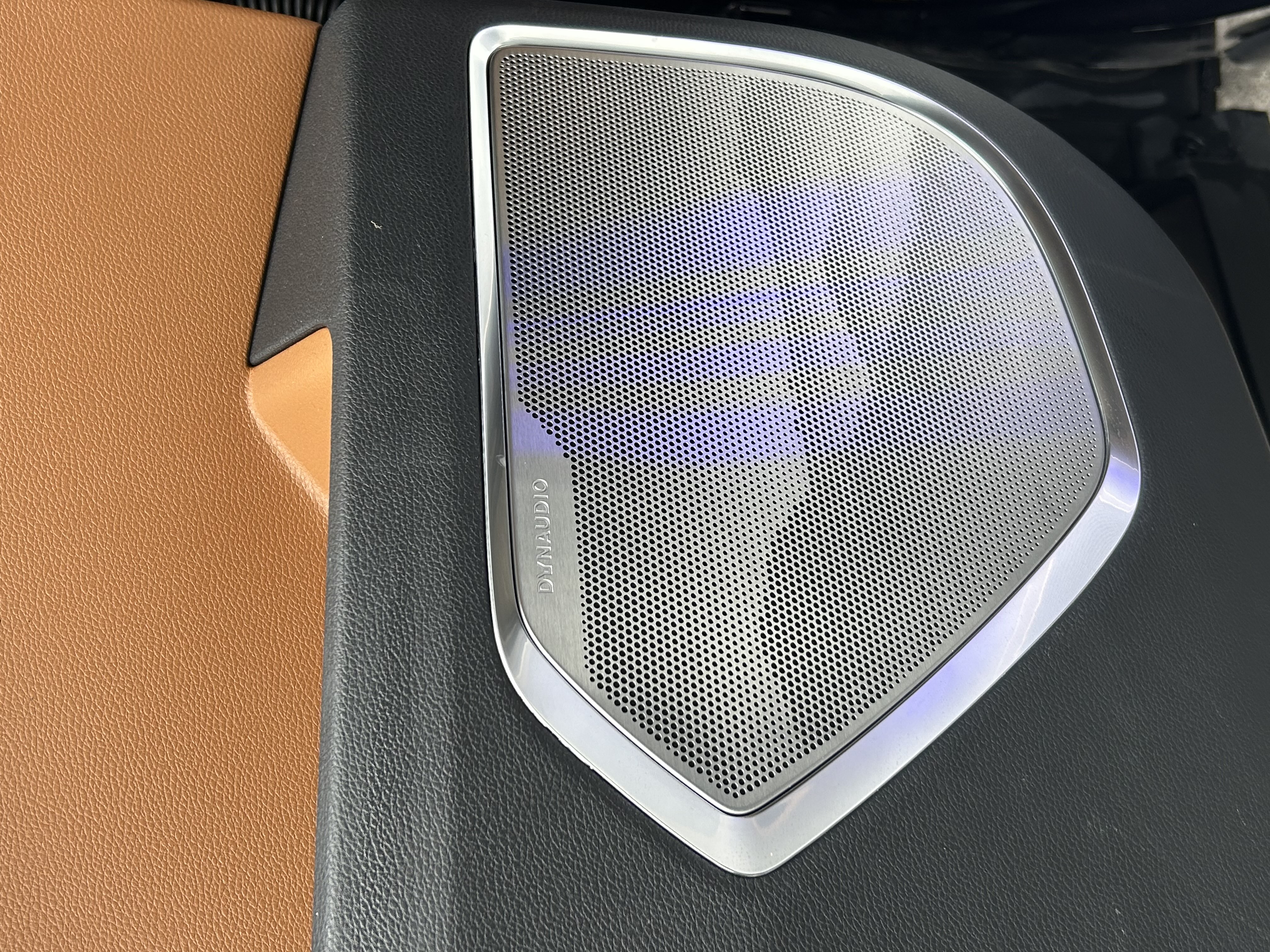 HongQi HQ9 PHEV 2025 #22 HongQi HQ9 PHEV 2025 car image #22