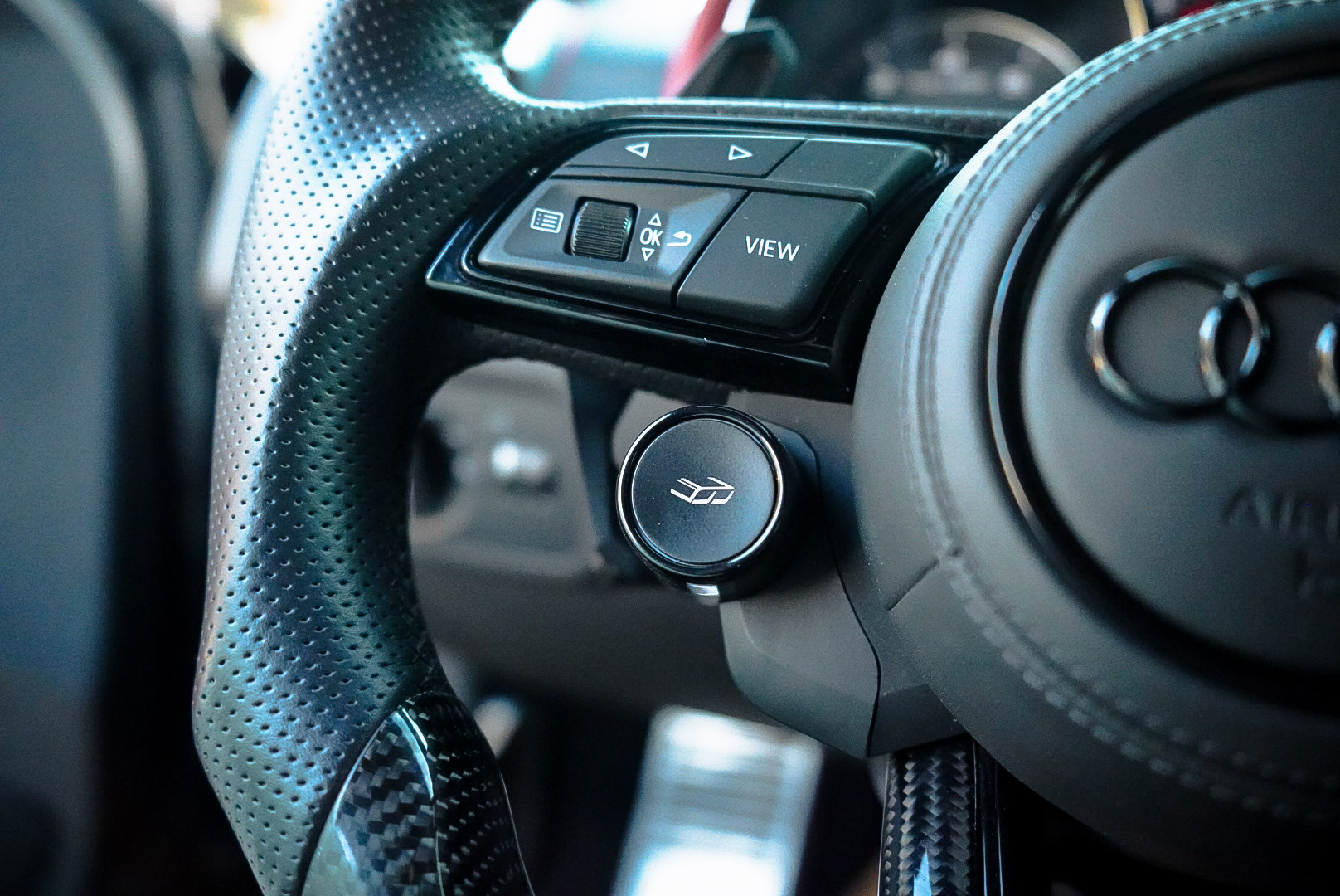 Audi TTS 2011 car image #22