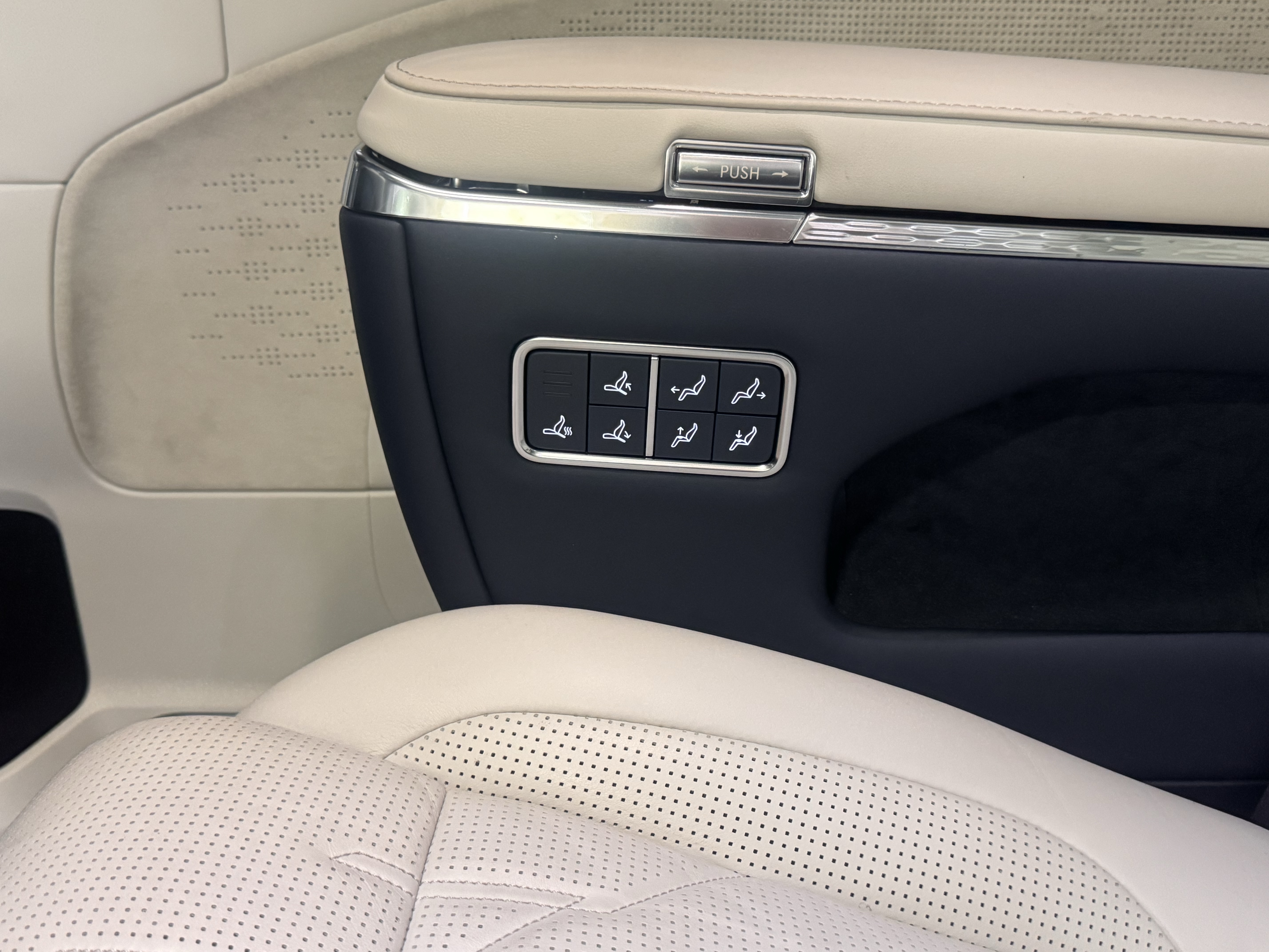 极氪 极氪009 2024 汽车图片 #22