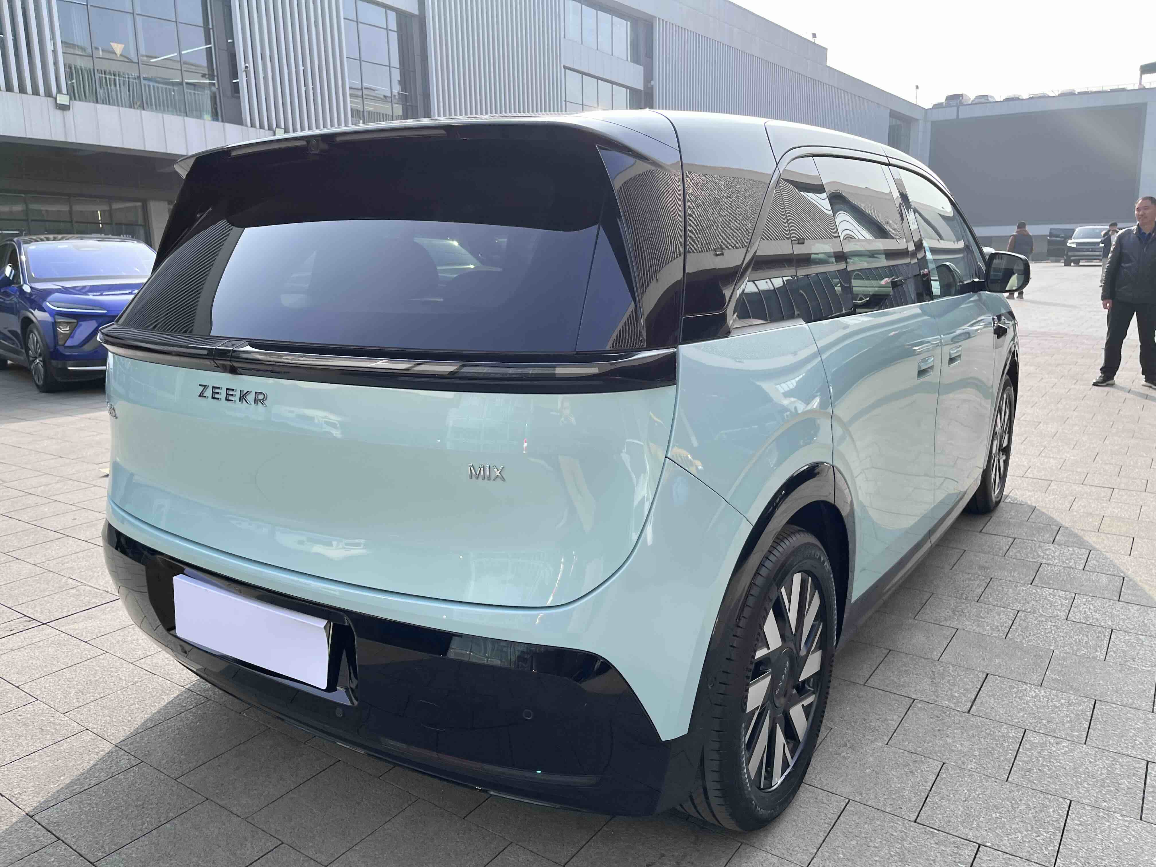 极氪 极氪MIX 2024 汽车图片 #22