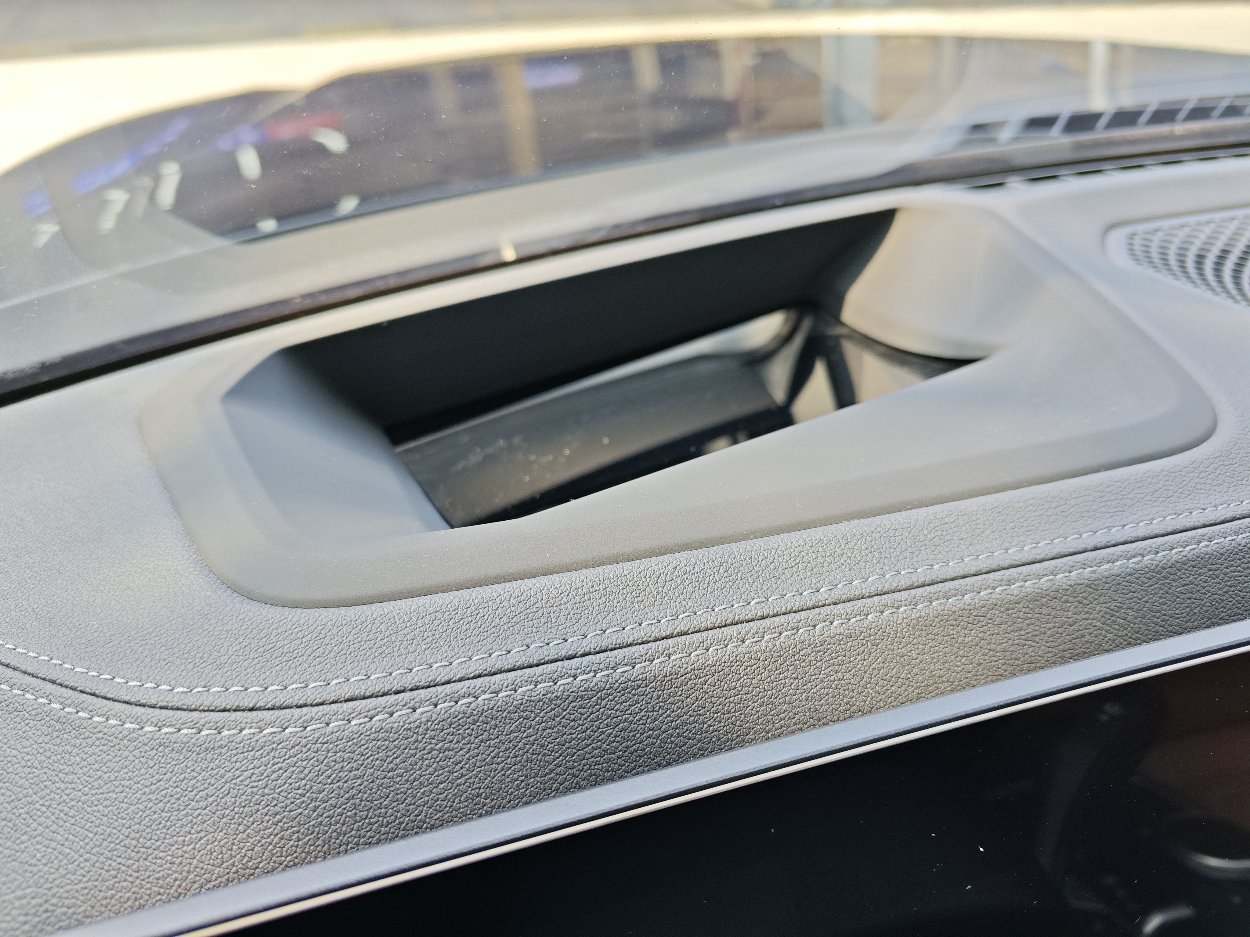 BMW i4 M50 2024 #22 BMW i4 M50 2024 car image #22