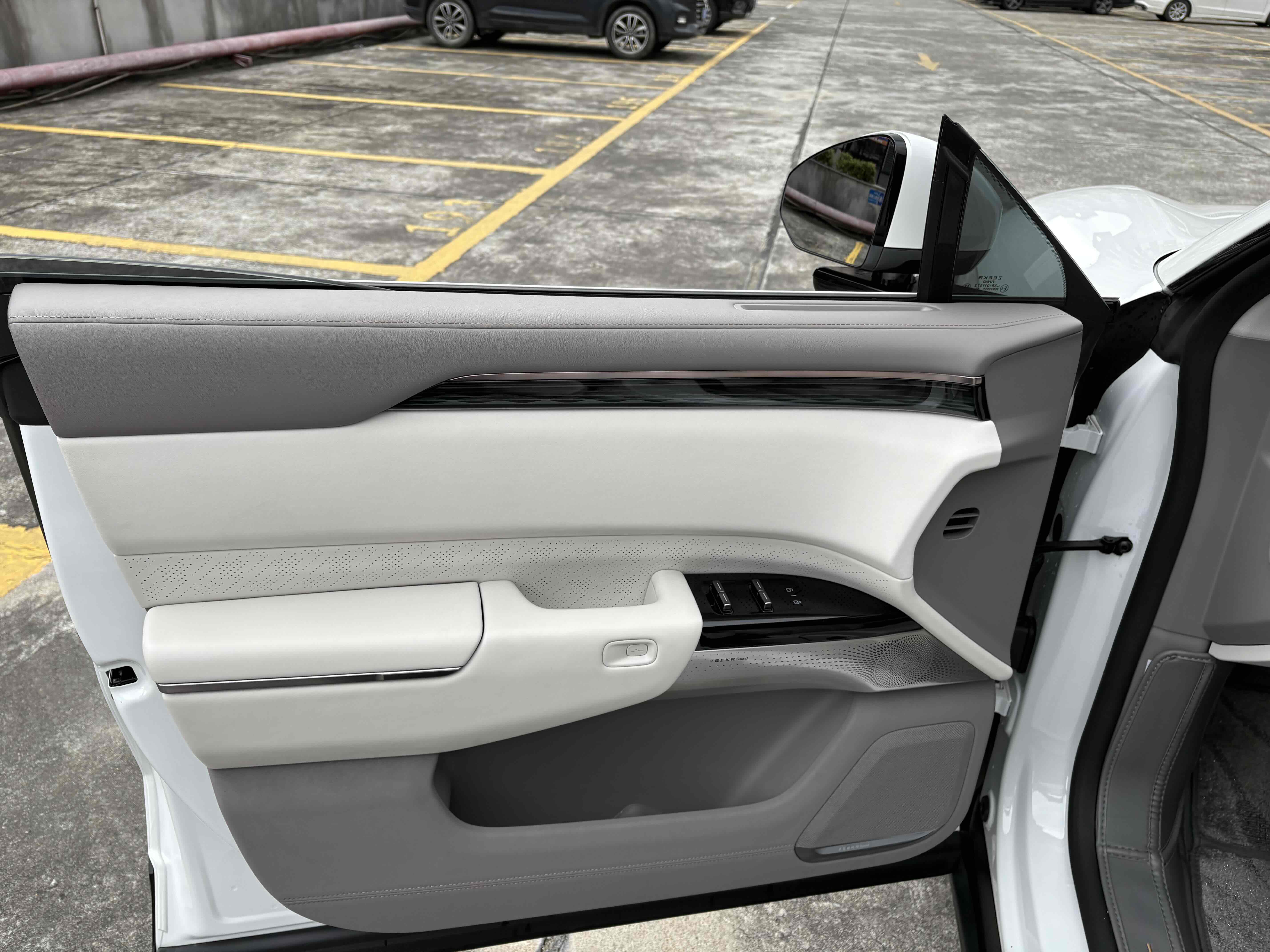 Zeekr 7X 2024 car image #22