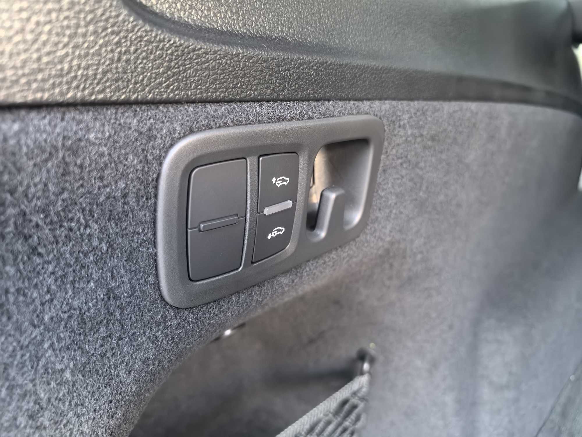 Audi SQ7 2024 car image #22