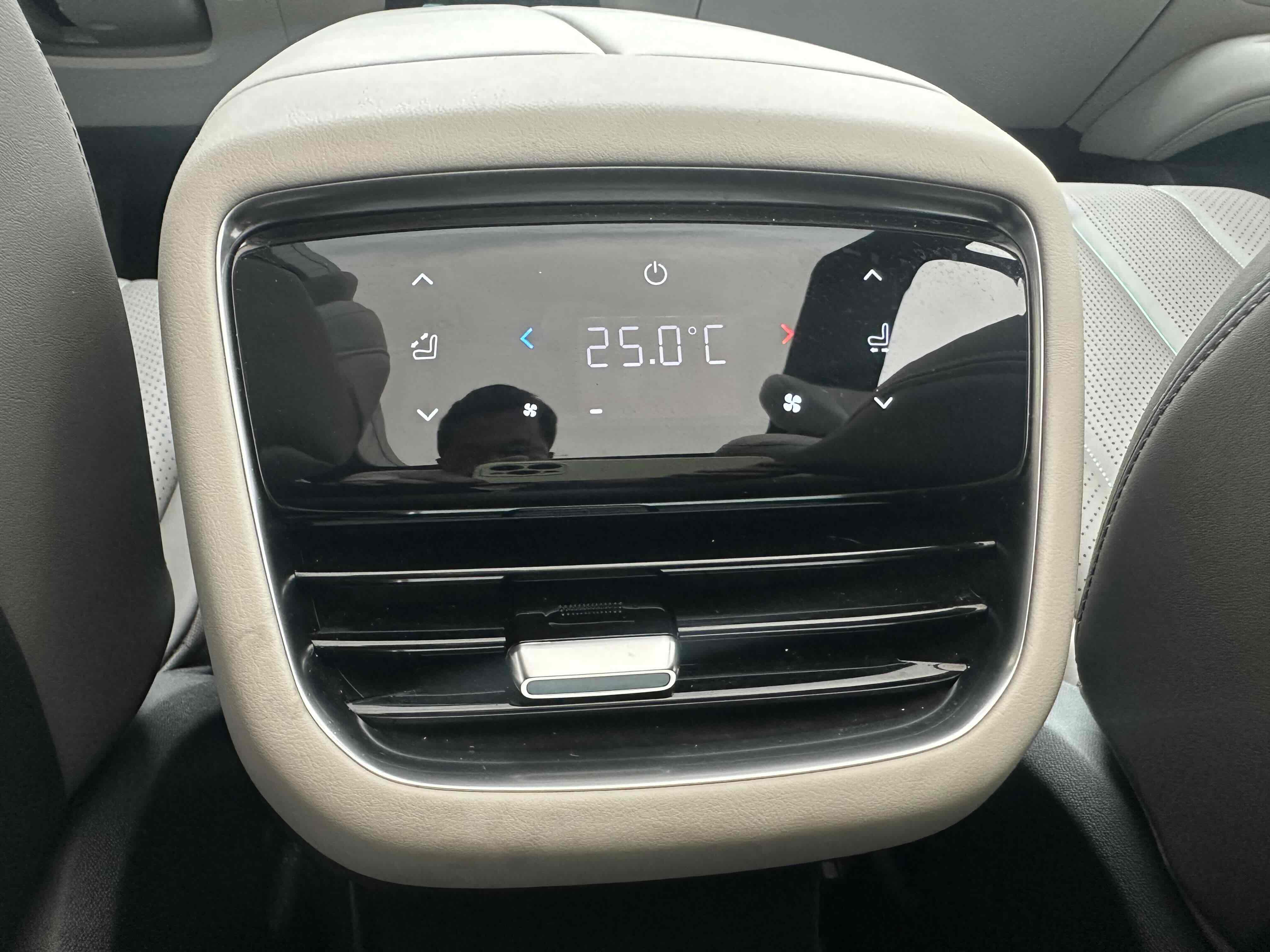 Deepal L07 2025 car image #22