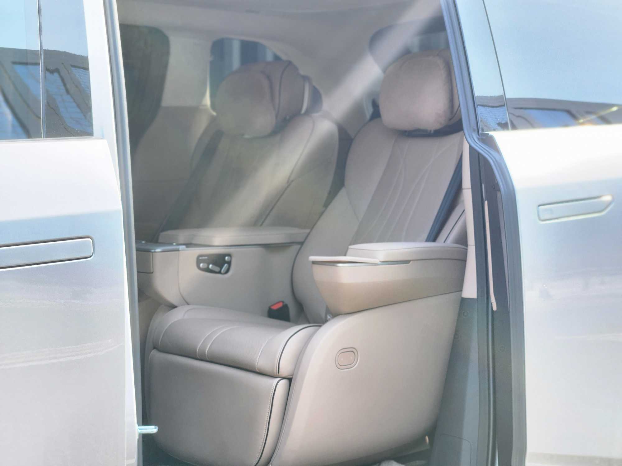 Xpeng X9 2025 imagem de carro #22