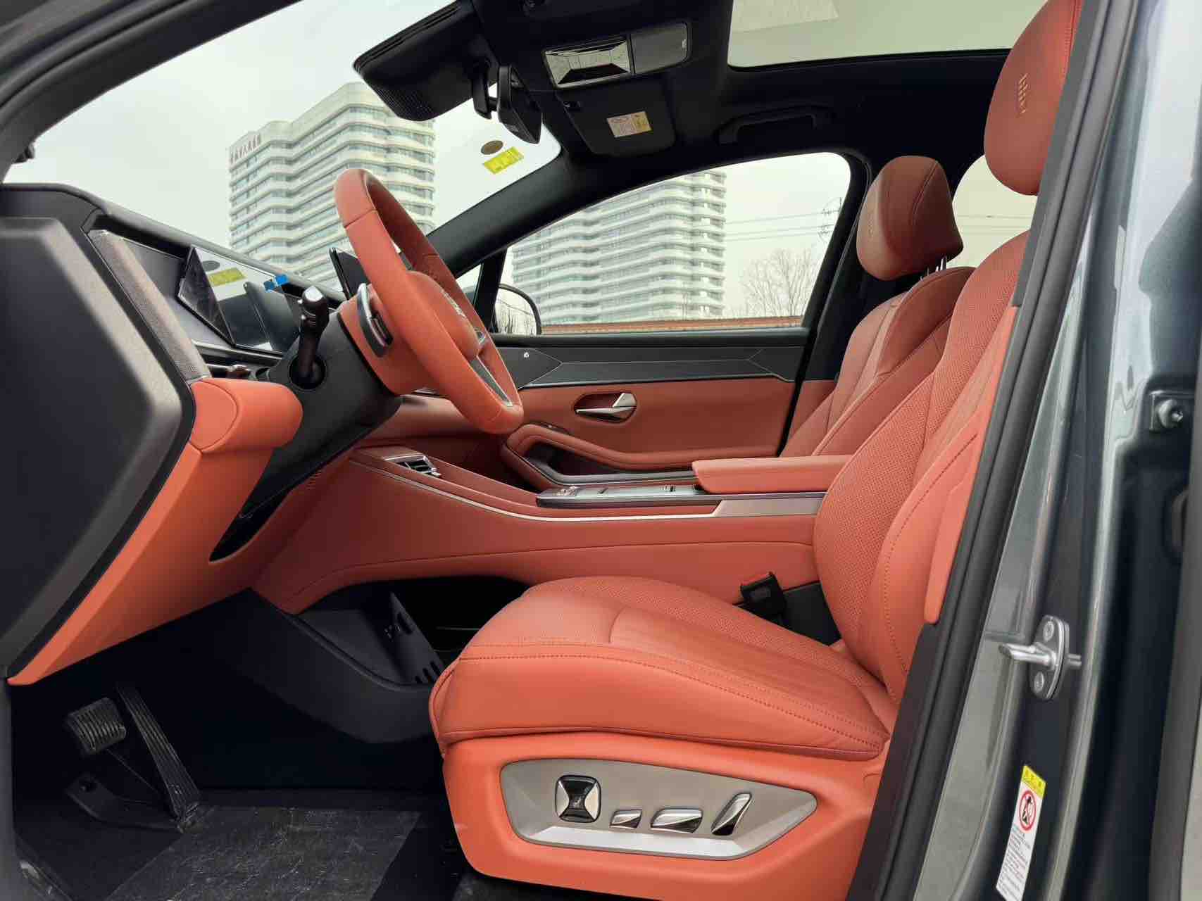 BYD Tang L 2025 immagine di auto #22