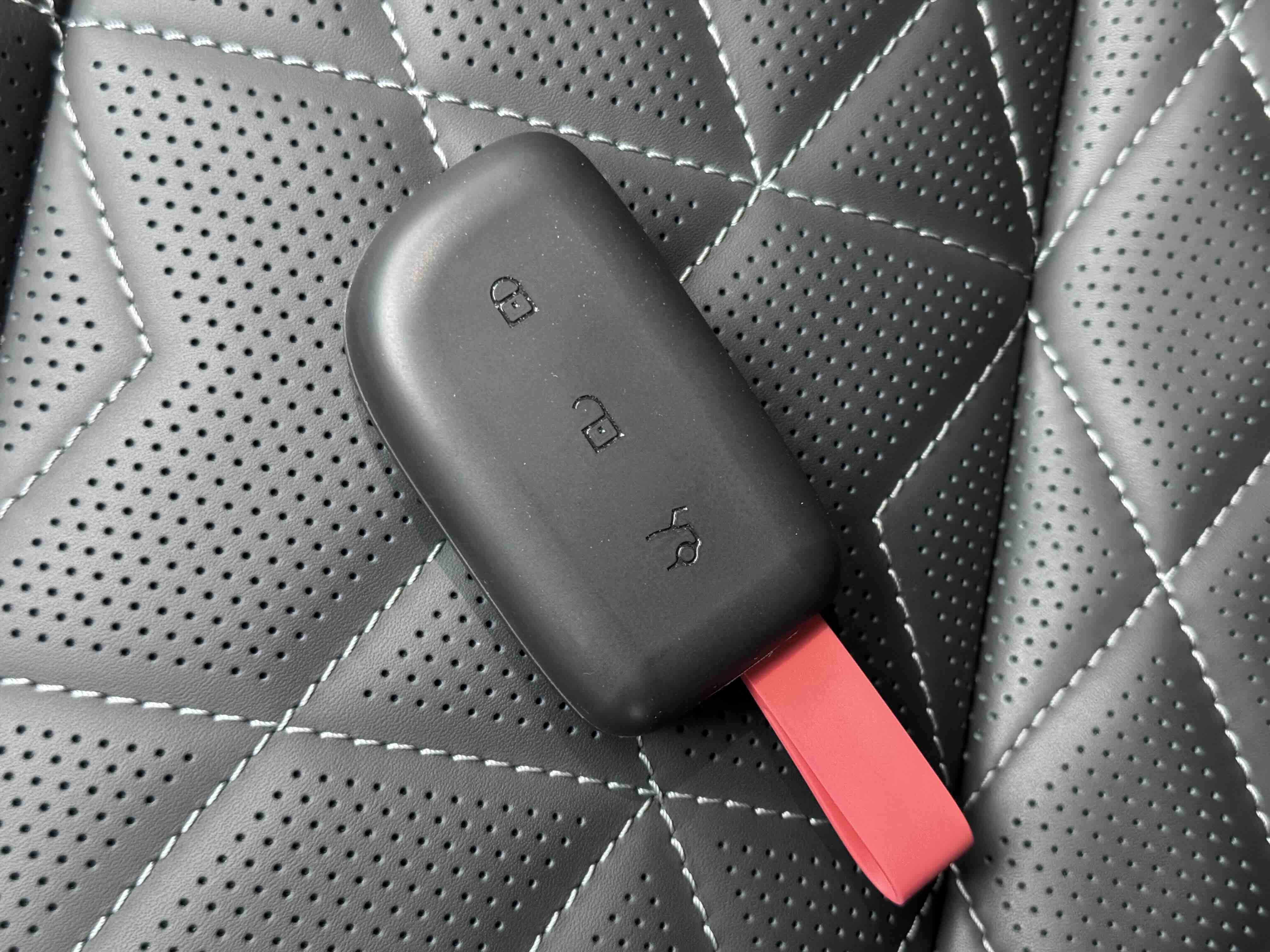 Lynk & Co 10 EM-P 2025 #22 Lynk & Co 10 EM-P 2025 car image #22