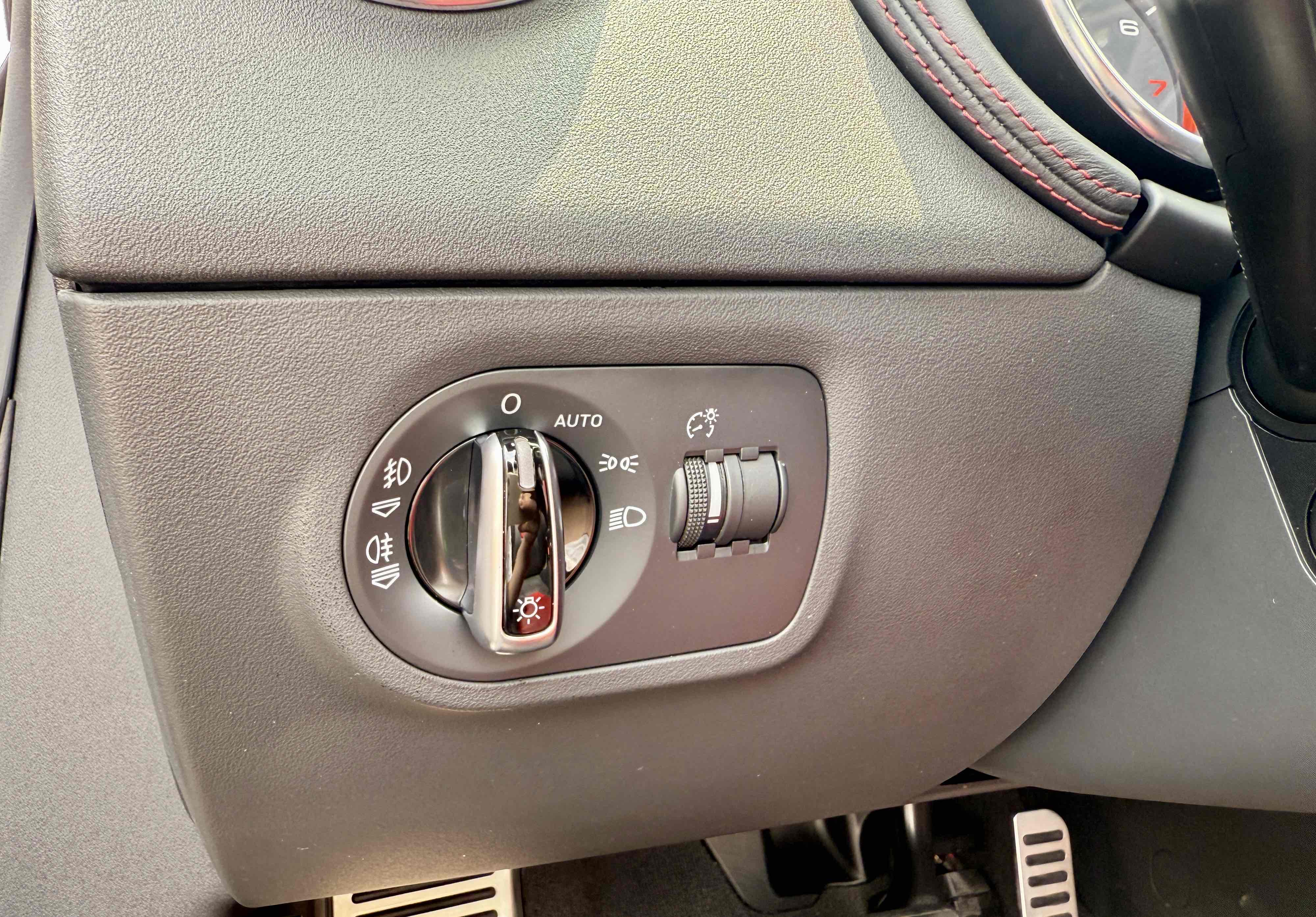 Audi TTS 2011 car image #22