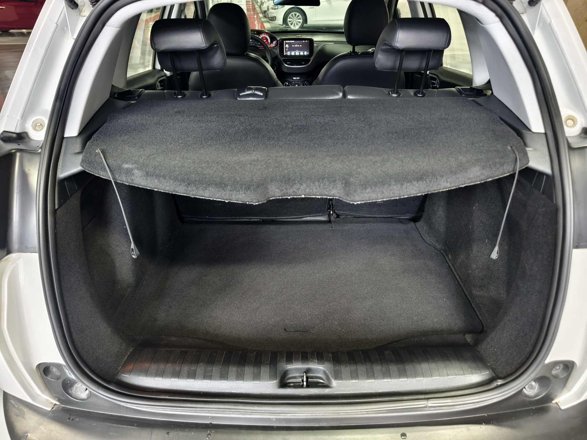 Peugeot 2008 2015 car image #22