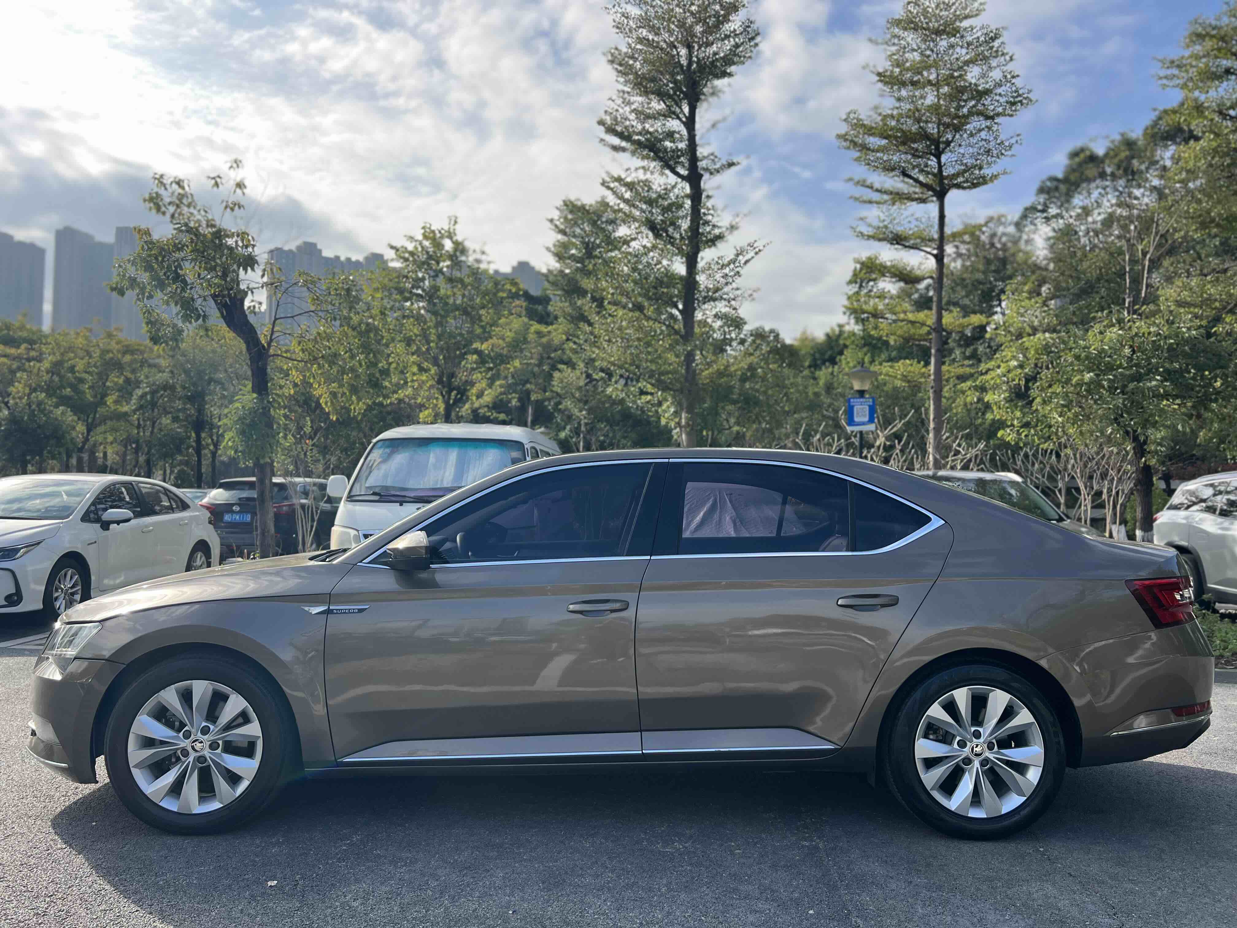 Skoda Superb 2017 #22 Skoda Superb 2017 car image #22