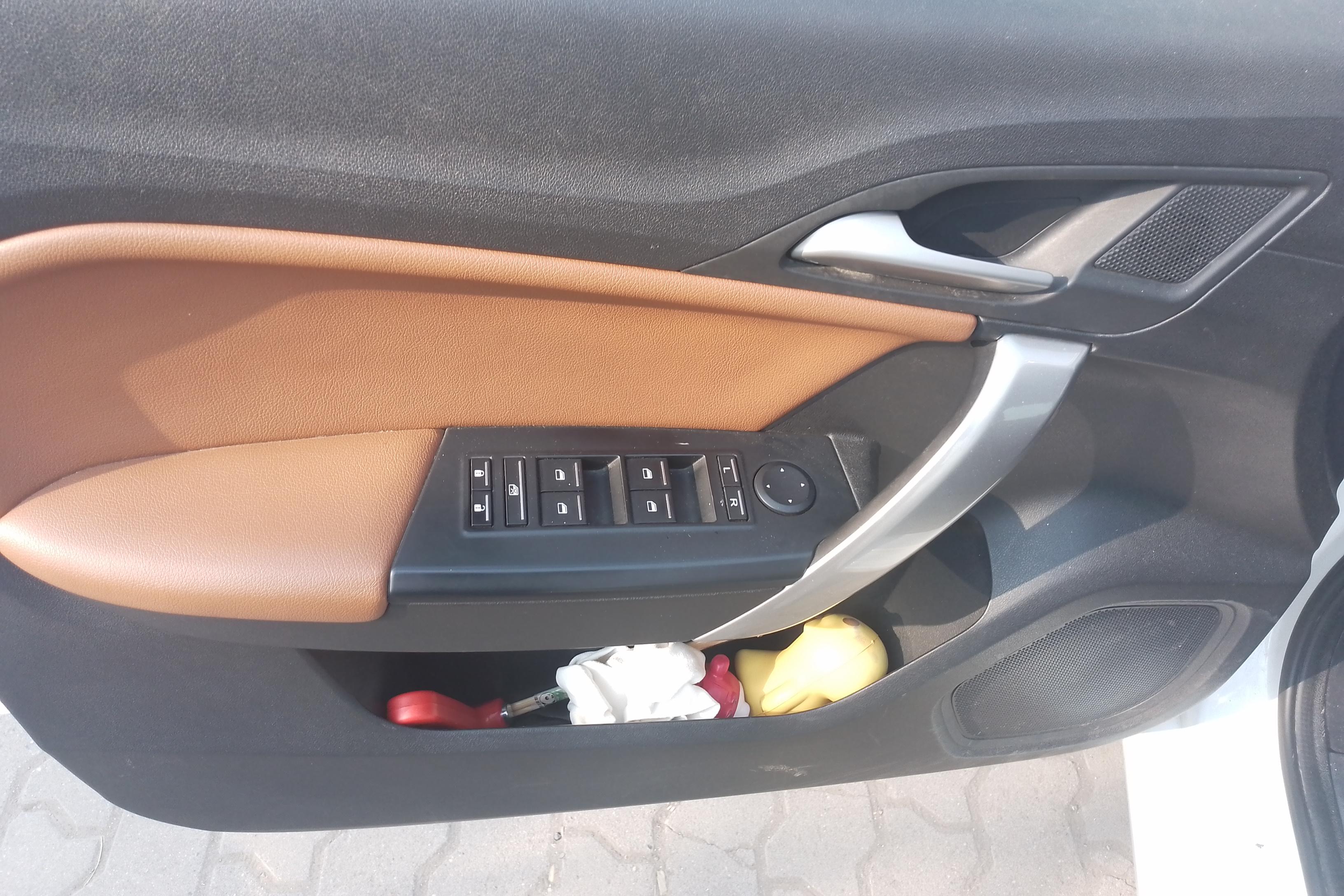 MG GT 2017 car image #22