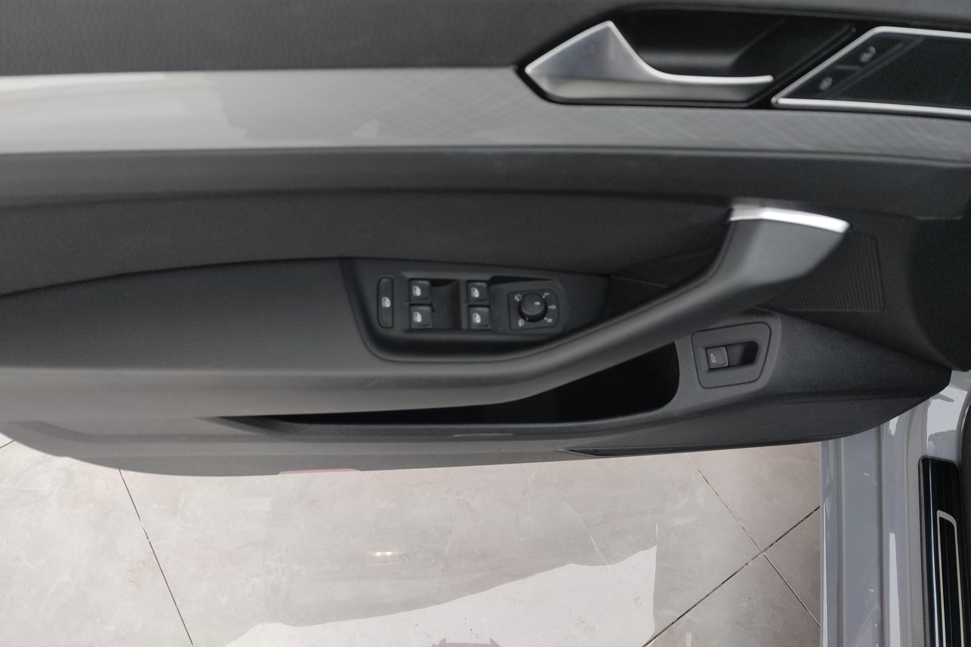 Volkswagen Passat Variant 2022 immagine di auto #22