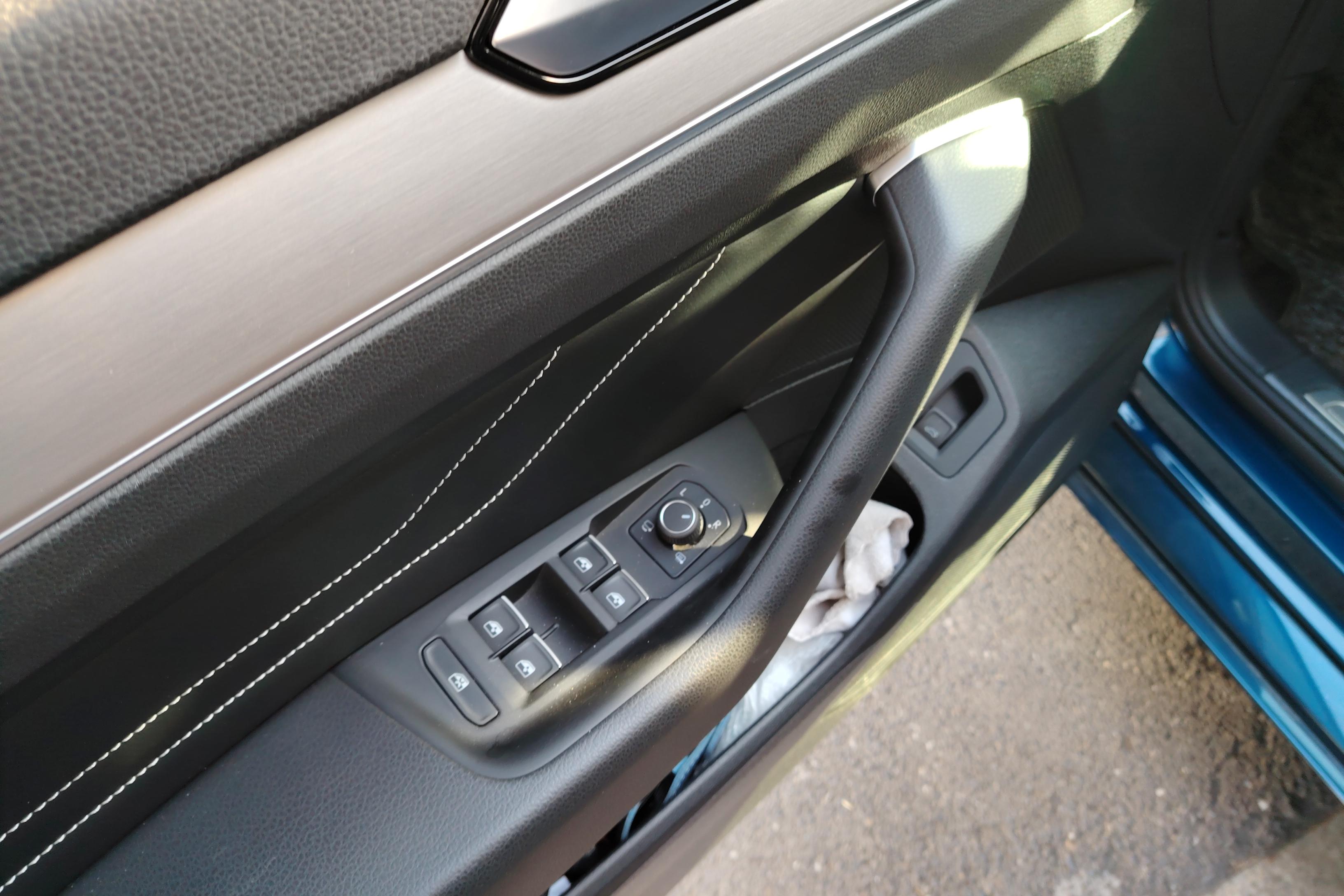 Volkswagen Passat Variant 2022 immagine di auto #22