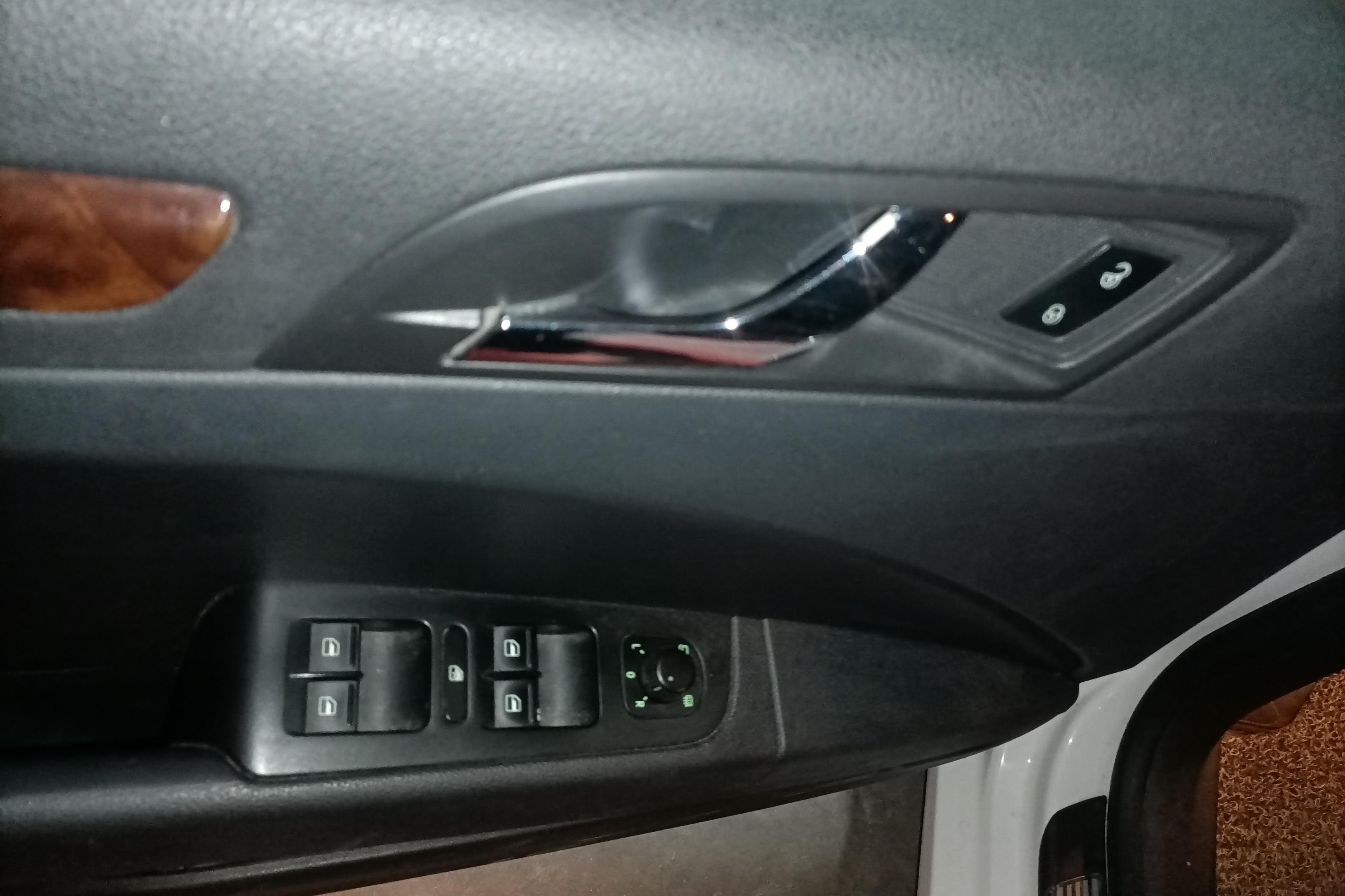 Skoda Superb Combi 2014 car image #22