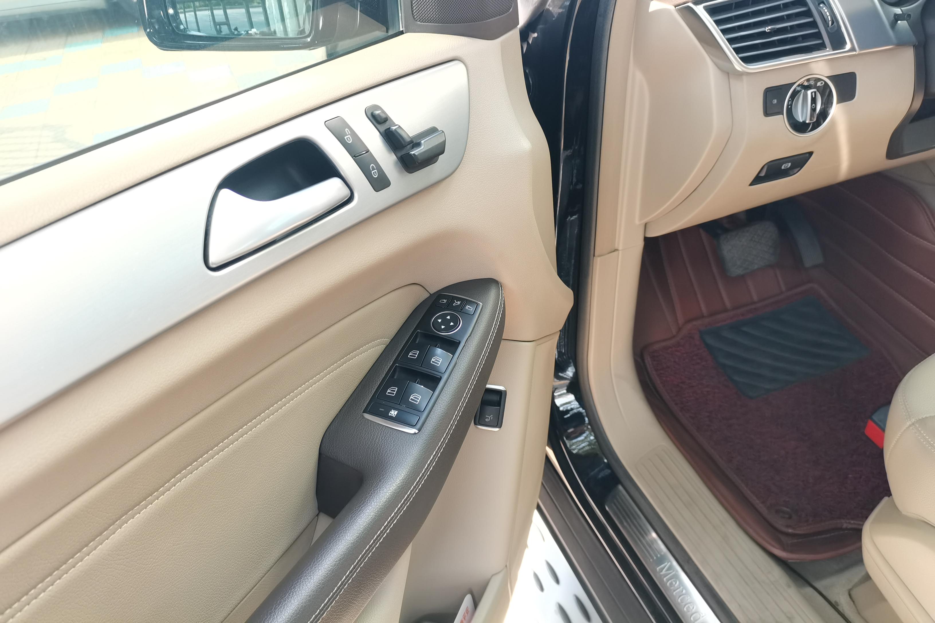 Mercedes-Benz M Class 2013 car image #22